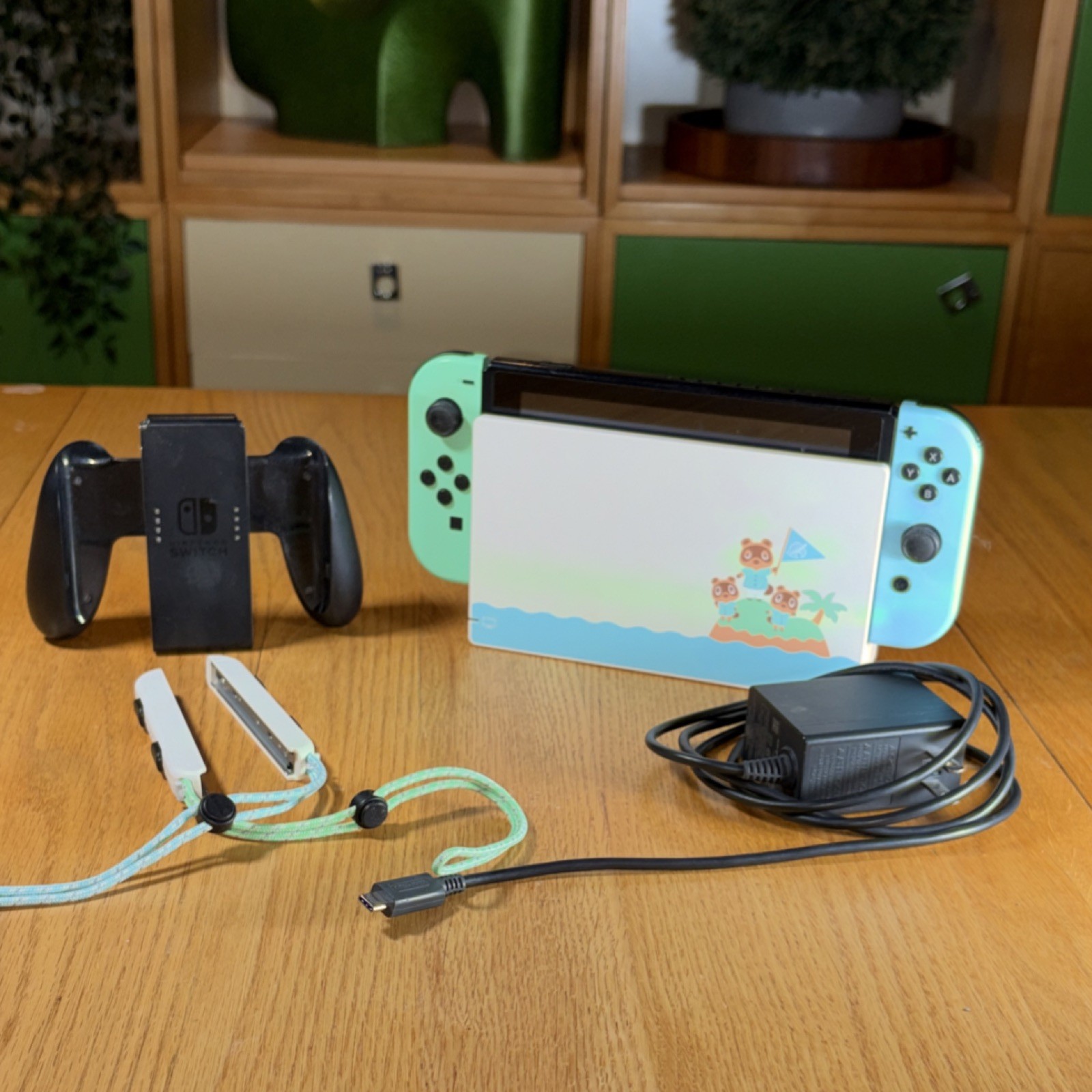 Nintendo Switch Animal Crossing Special Edition Console White Green Wi-Fi HDMI