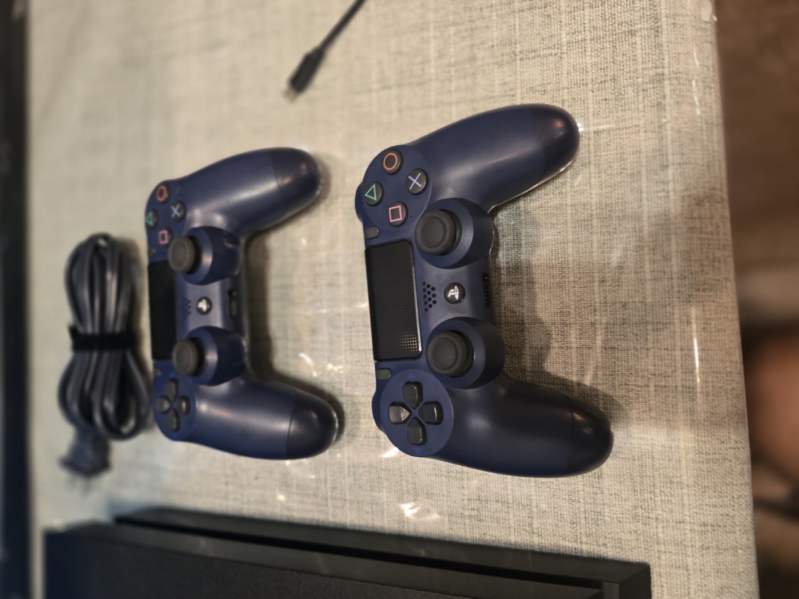 PS4 Console Bundle with 2 Blue DualShock 4 Controllers + 5 Game – Tested Working