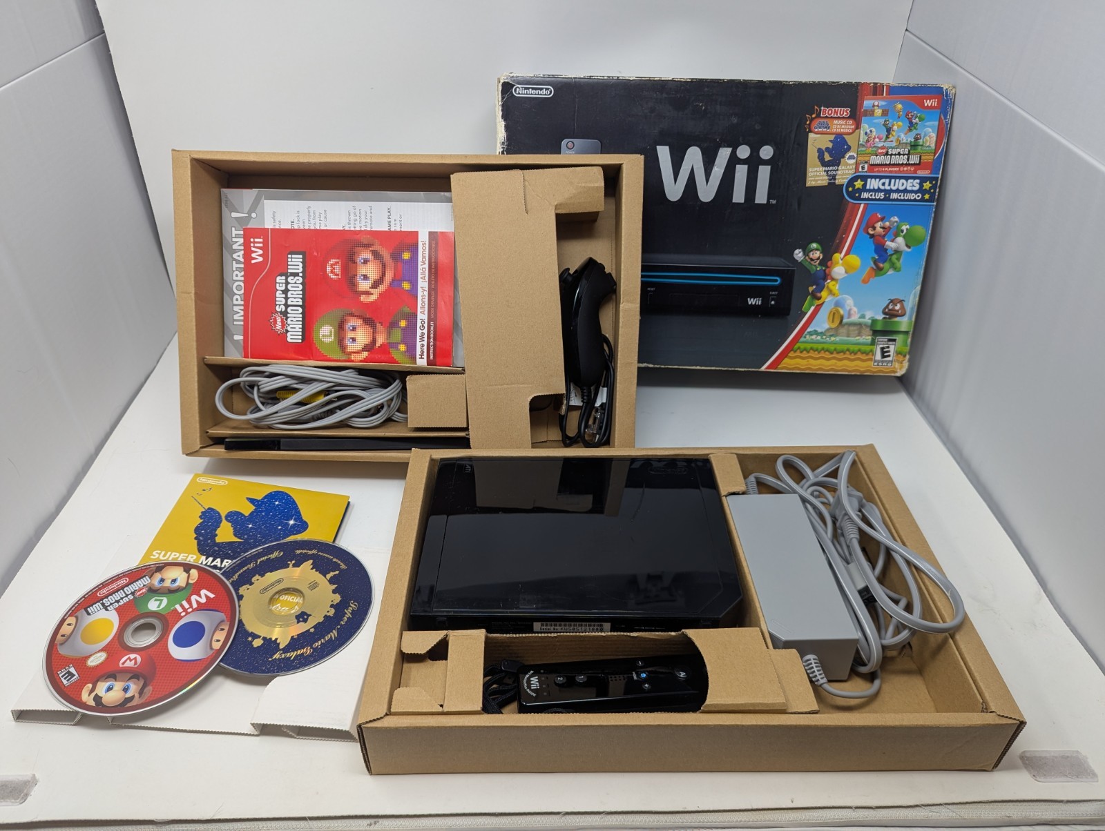 Nintendo Wii Video Game Console Black RVL-101 Super Mario Bros Wii Accessories 2
