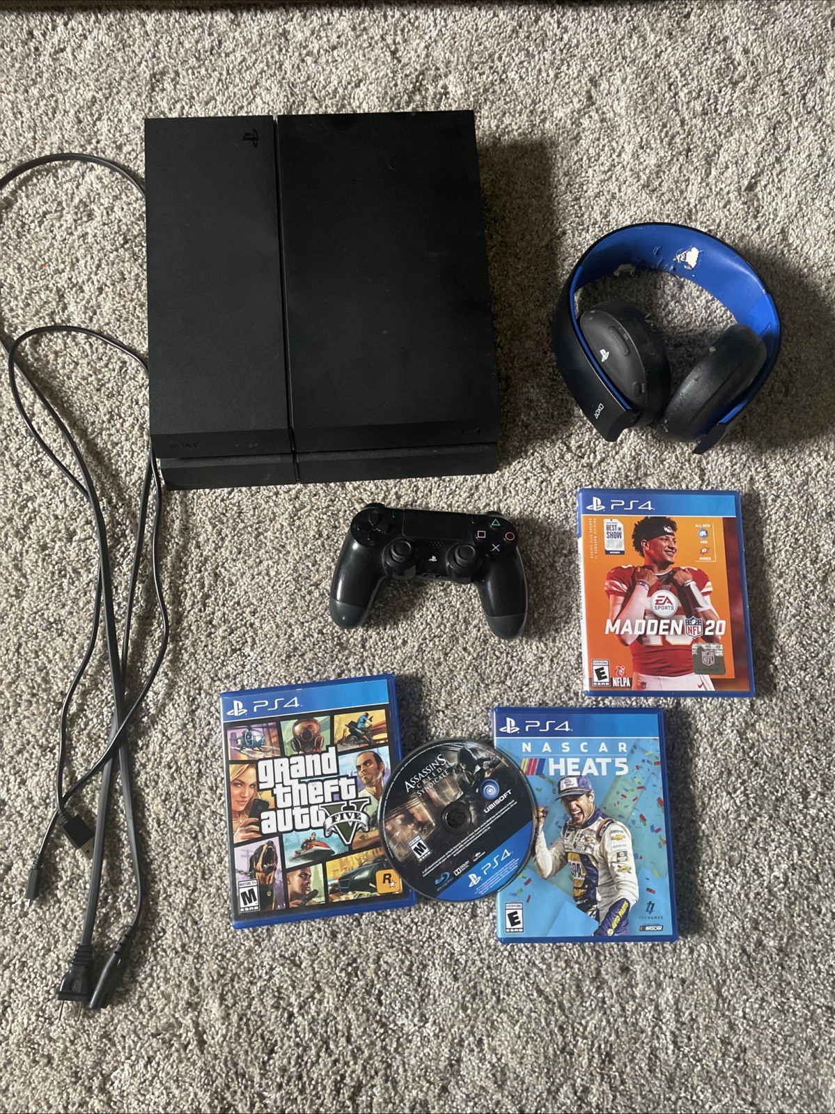 Sony PlayStation 4 500GB Console – Jet Black +games & Headset, Working