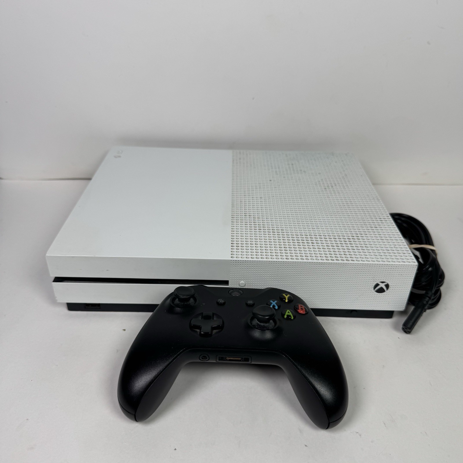 Microsoft Xbox One X (1681) 2017 Console – White – COMES WITH CONTROLLER