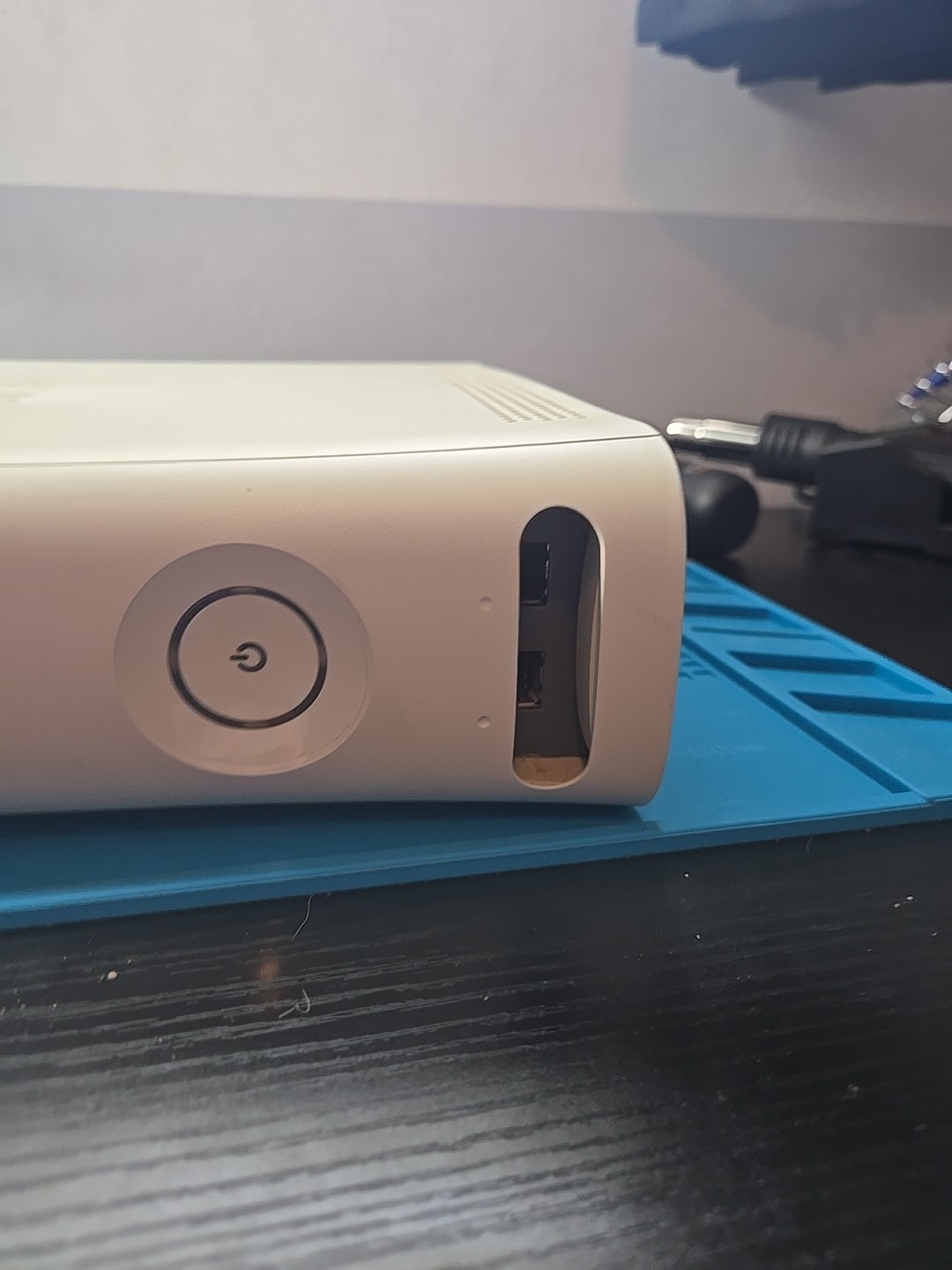 Microsoft Xbox 360 Pro System 60GB White Console ONLY – Tested And Working