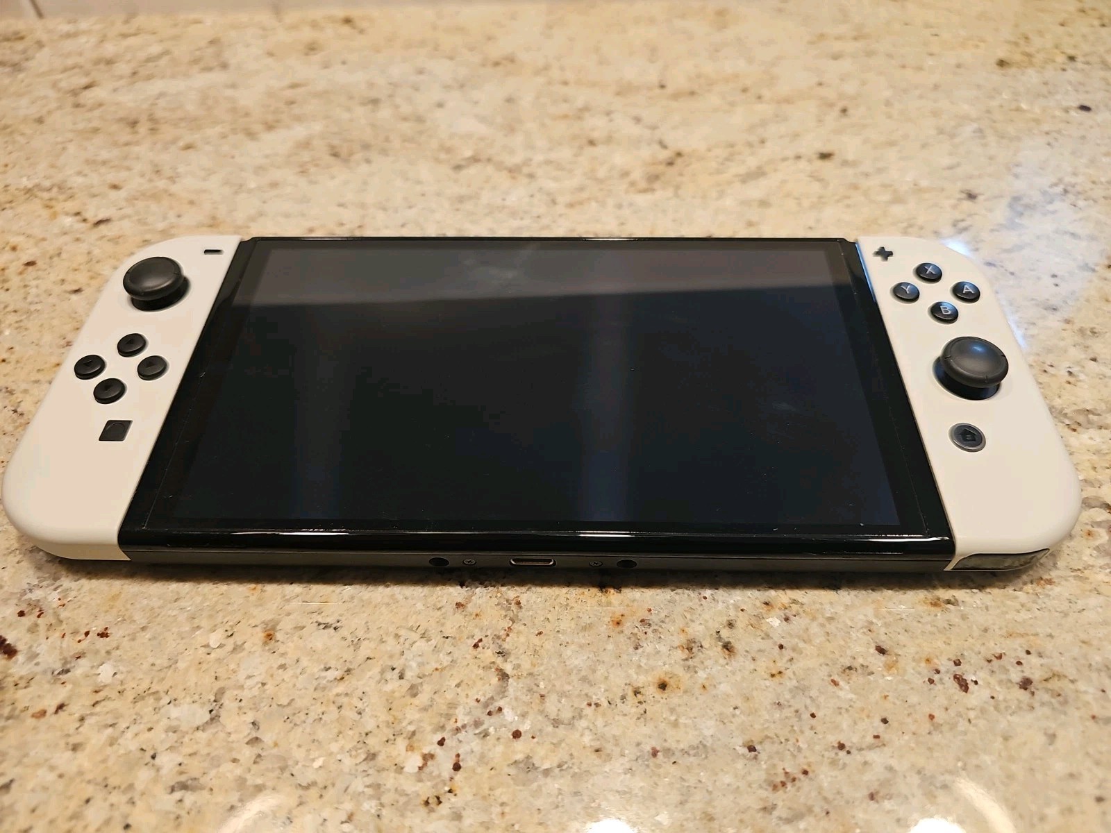 Nintendo Switch OLED Model – 64GB/White (HEGSKAAAA)