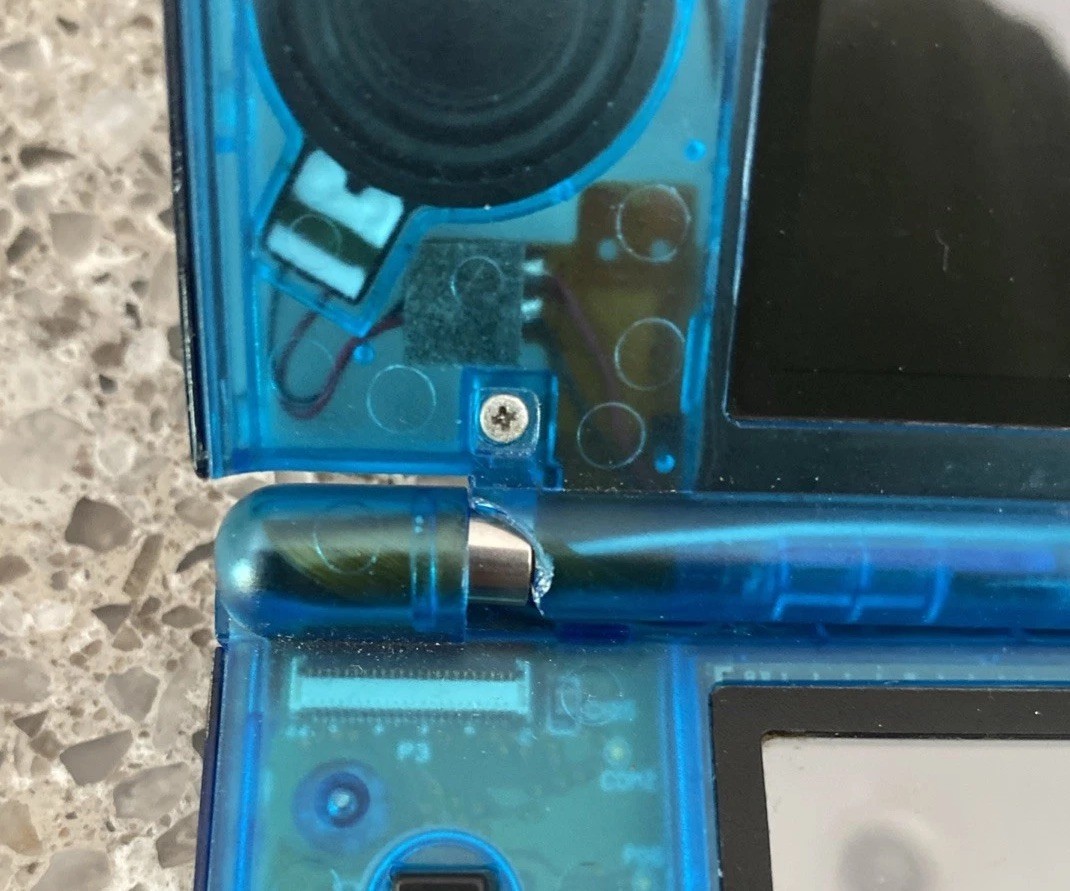 Nintendo DSi Handheld Game Console Clear Blue – No Charger – Pink Stylus