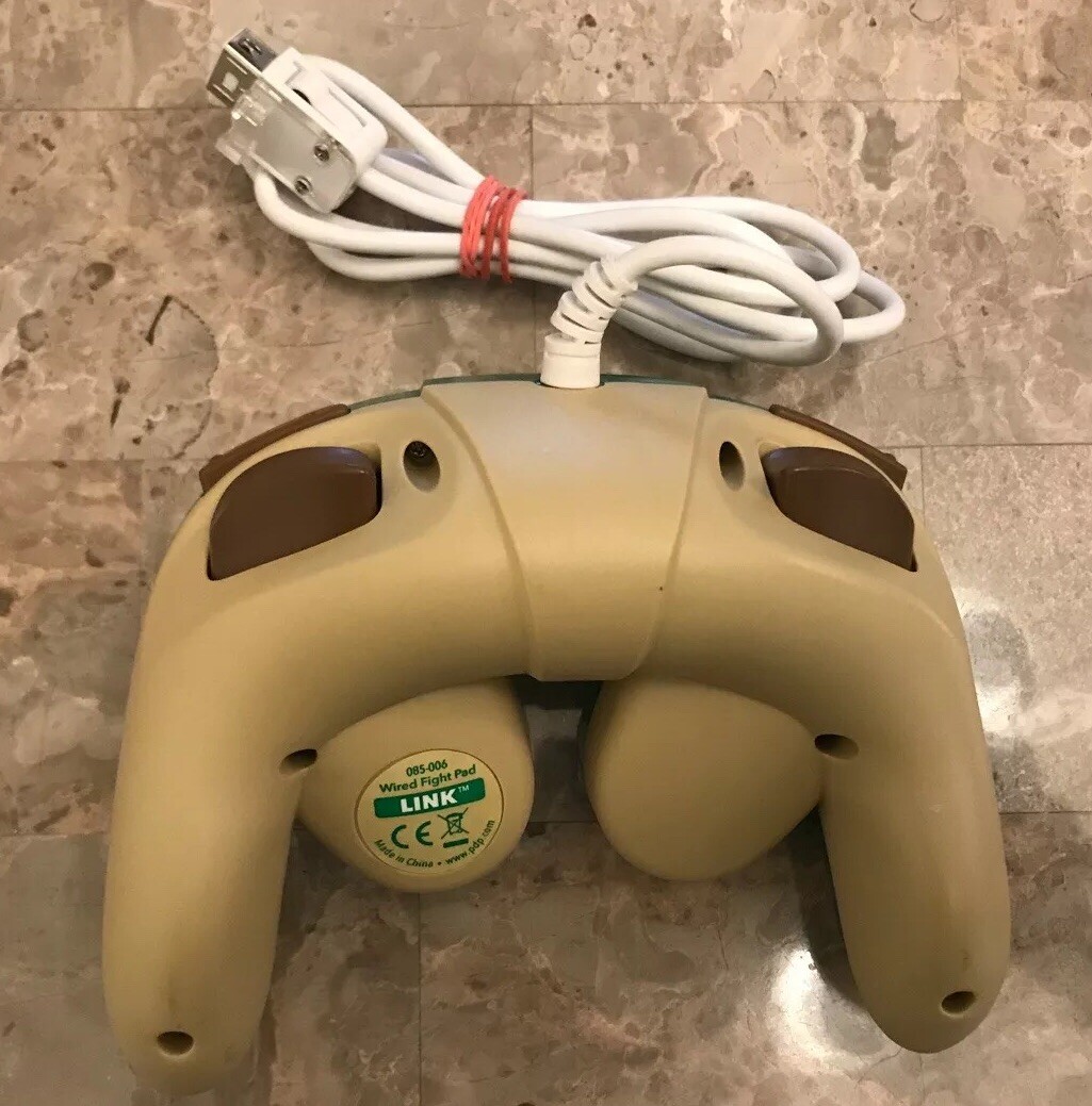 Nintendo Wii White Console System w/ wires, 1 Remote, 3 Games, 1 Link Fight Pad