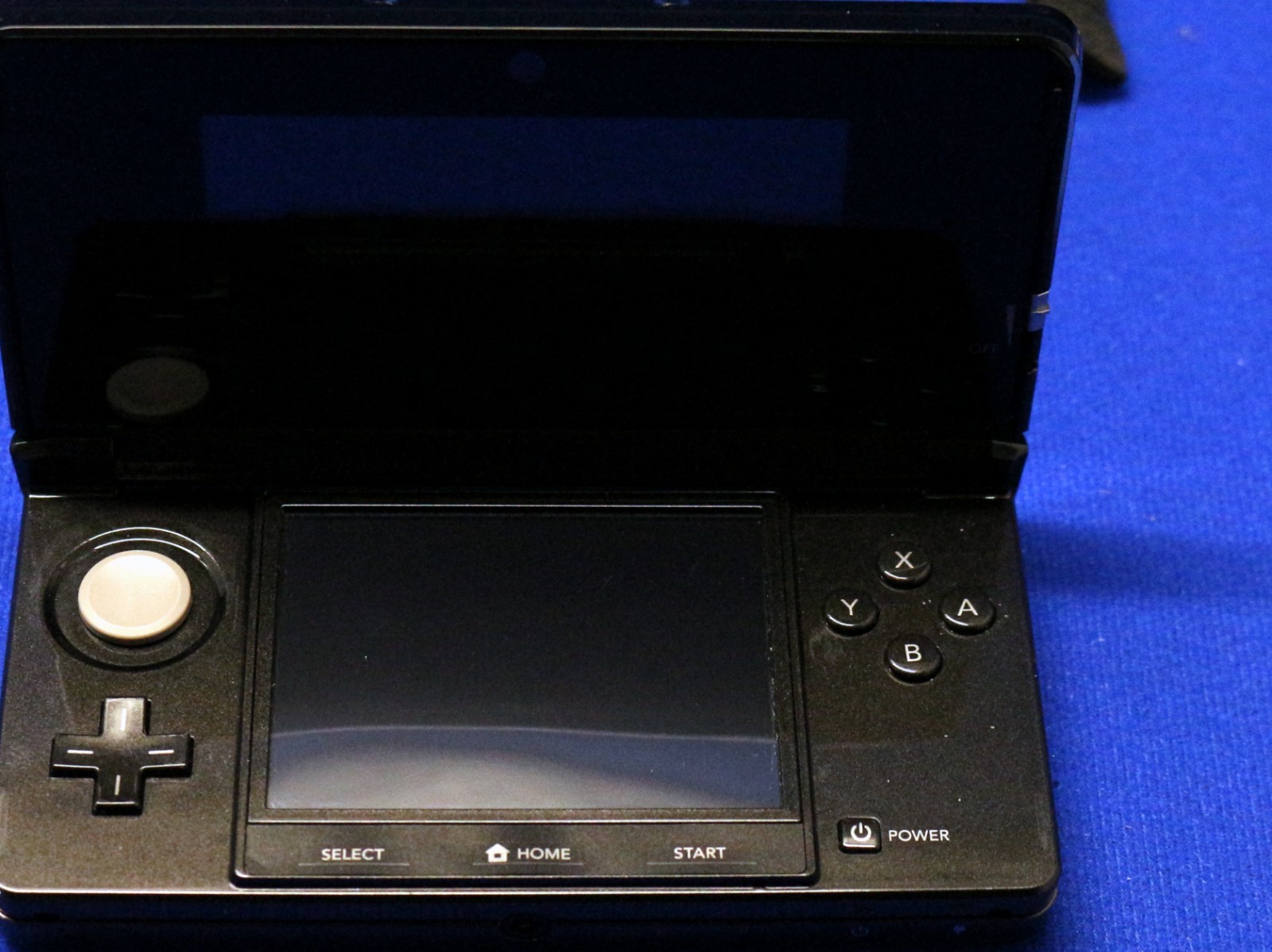 Nintendo 3DS Cosmo Black Console Case, Earbuds, 1 stylus, Charger + 4 Games