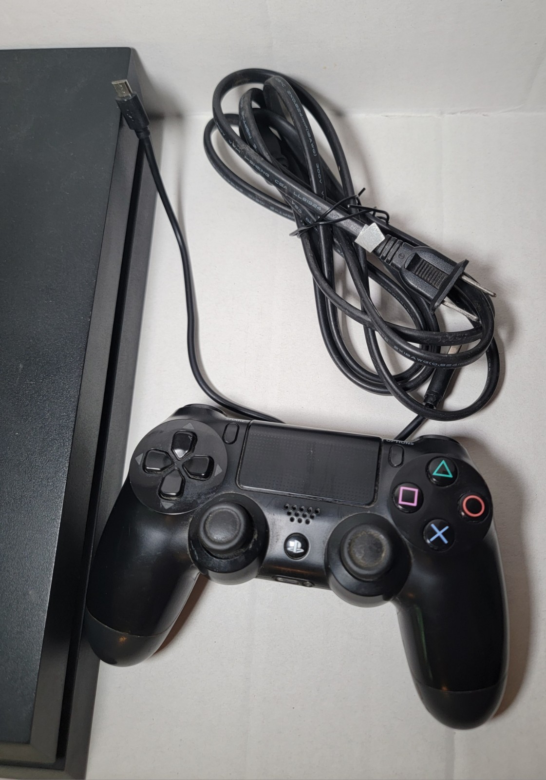 PlayStation 4 Console Read Description Powers On CUH-1001A