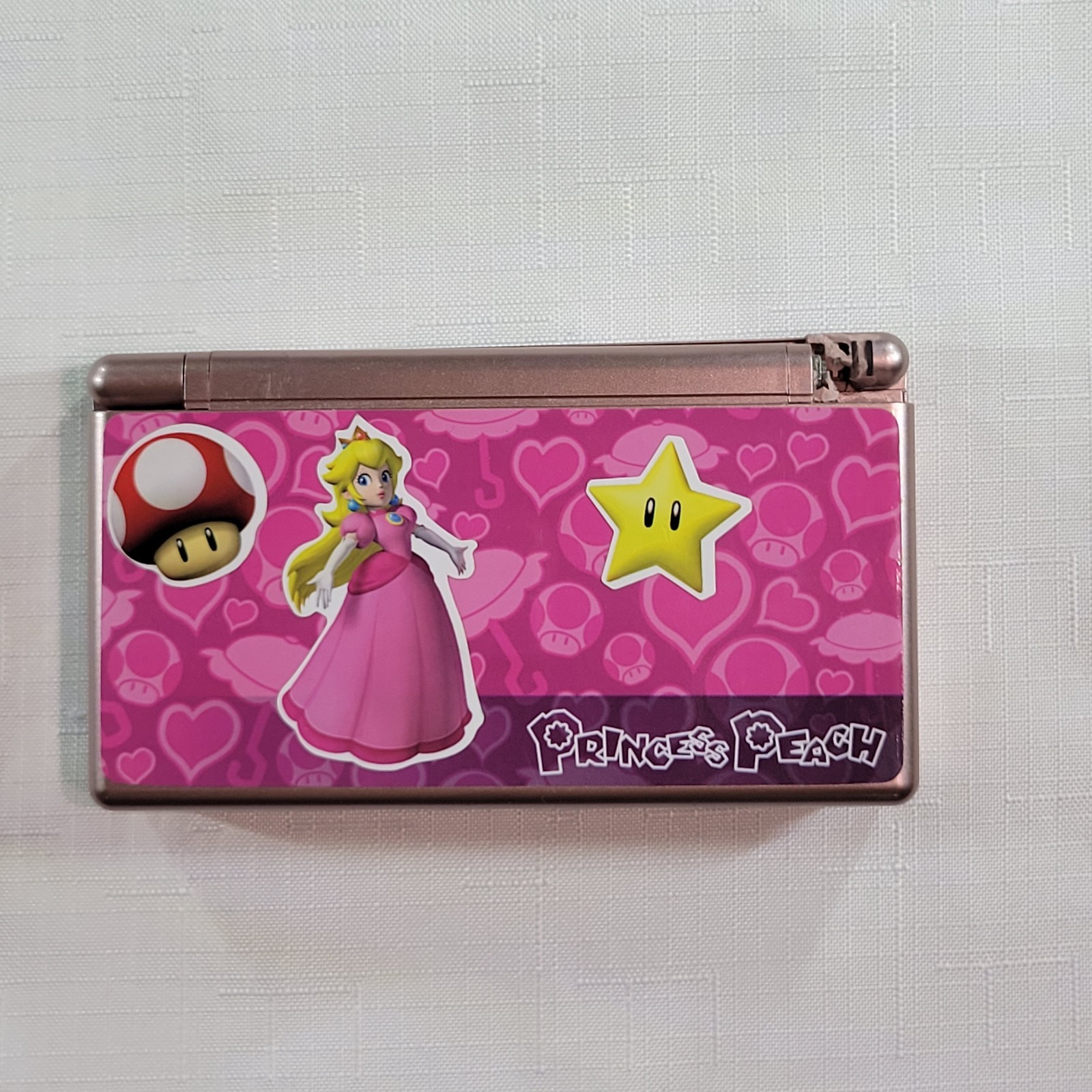 Nintendo DS Lite Metallic Rose Pink + Super Princess Peach Lunchbox ⭐️ Damage ⭐️