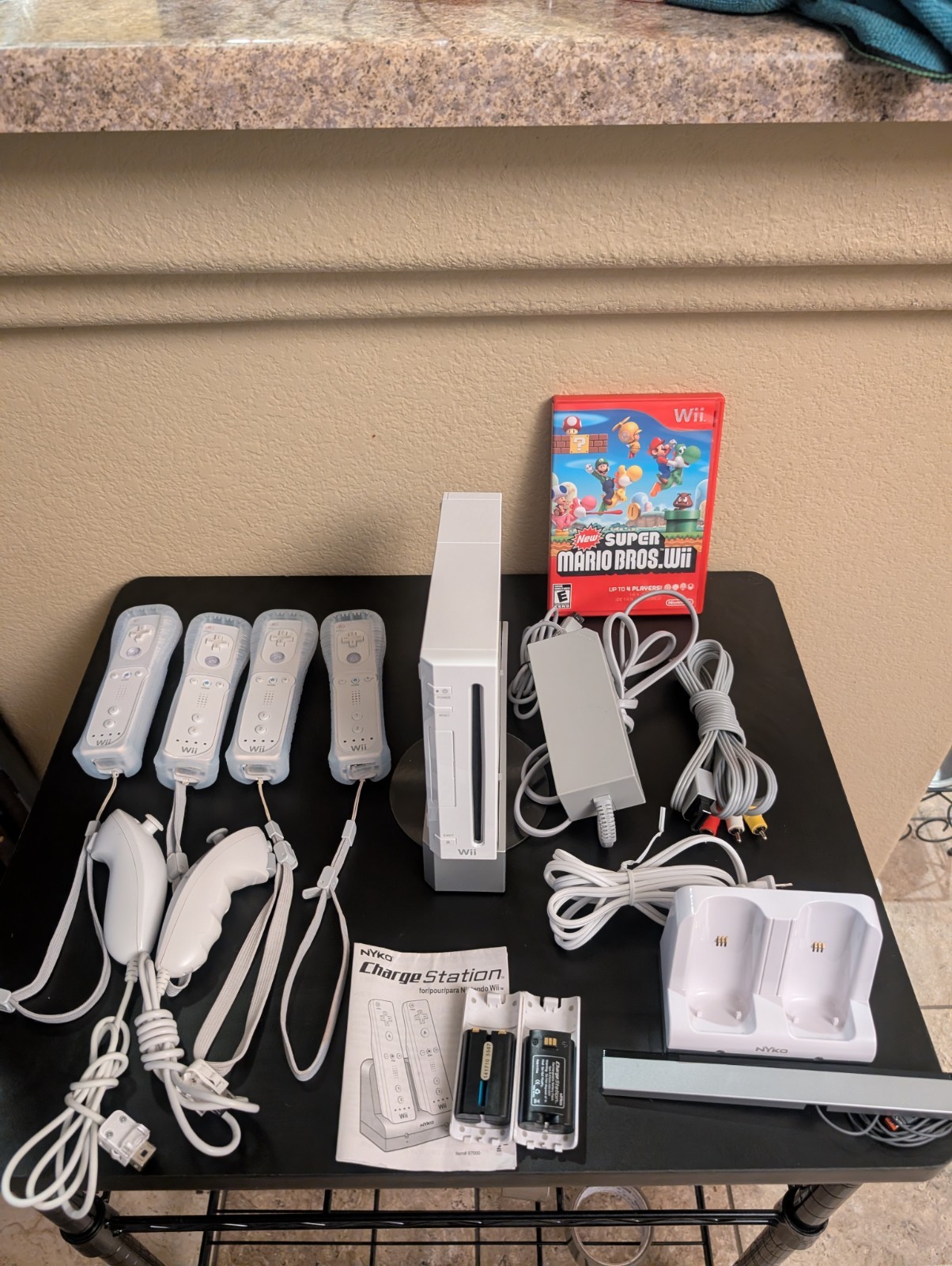 Nintendo Wii Bundle White 4 Controllers 2 Nunchuck Rechargeable Batteries Mario