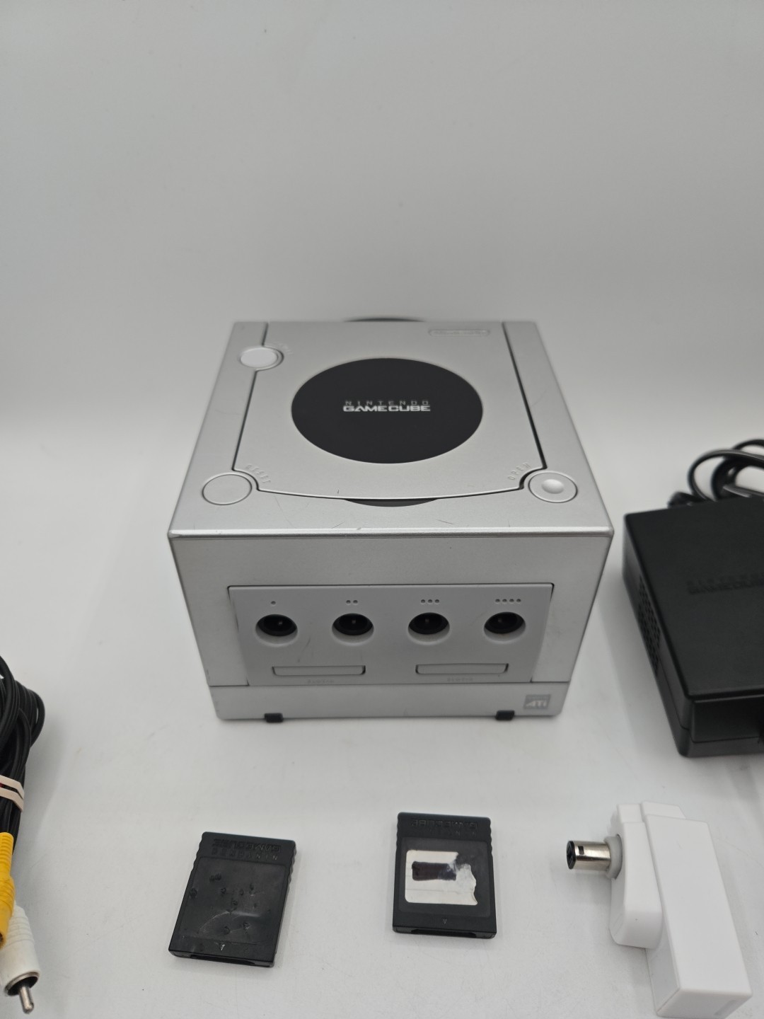 Nintendo GameCube 2001 Silver DOL-101 Console 2 Controller Bundle 2 Mem Card Oem