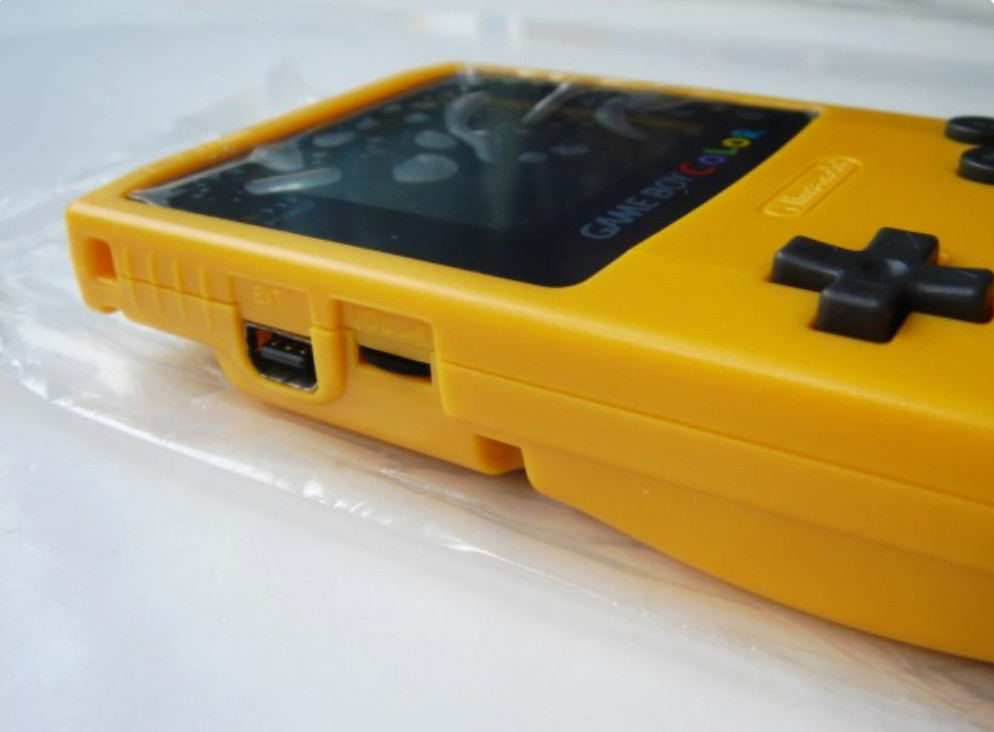 Nintendo GBC Retro Handheld System + Charger + Game (Tested)