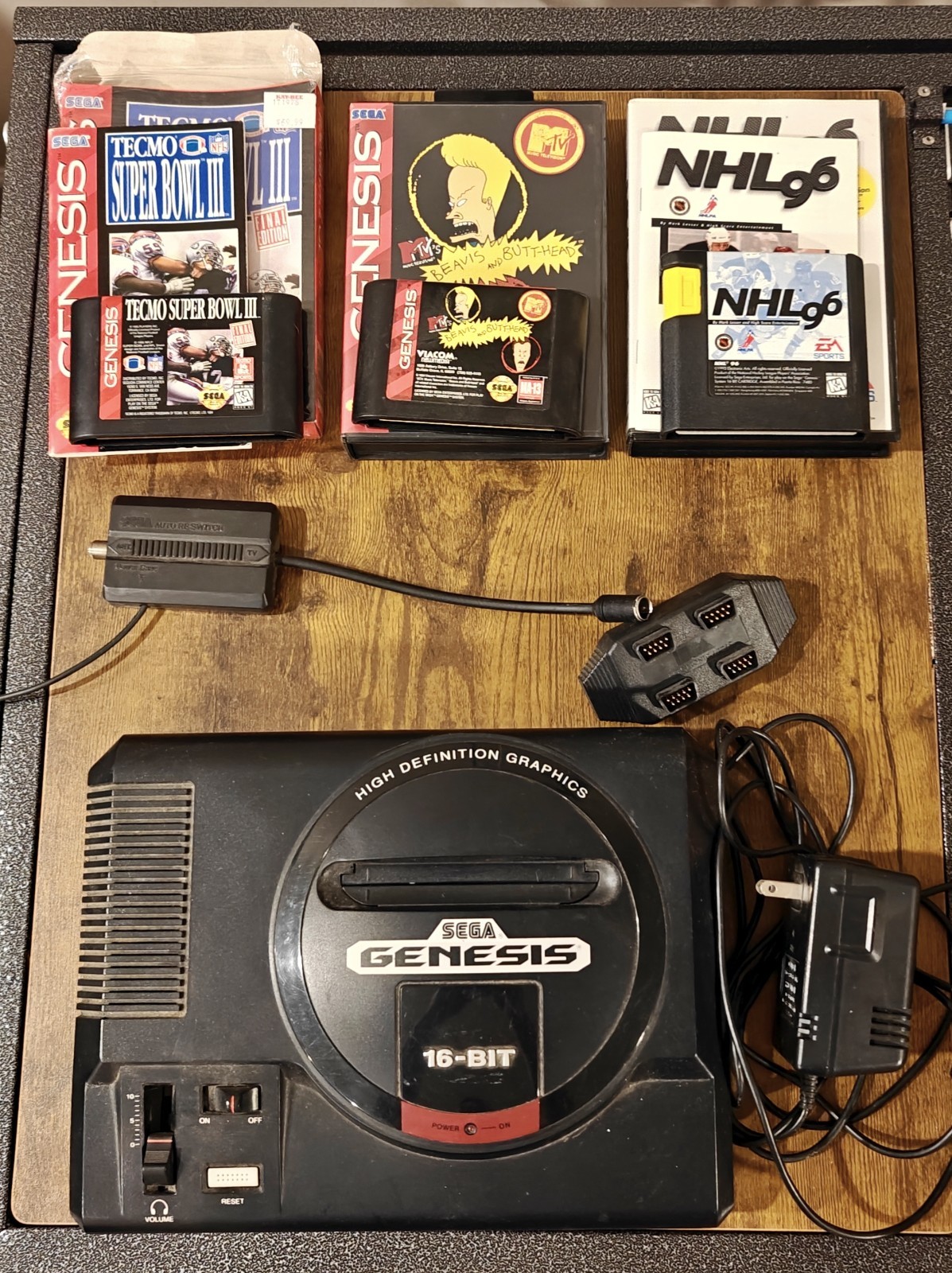 Sega Genesis System Model 1601 16 Bit Console Bundle 4 Gamepads, 3 Games