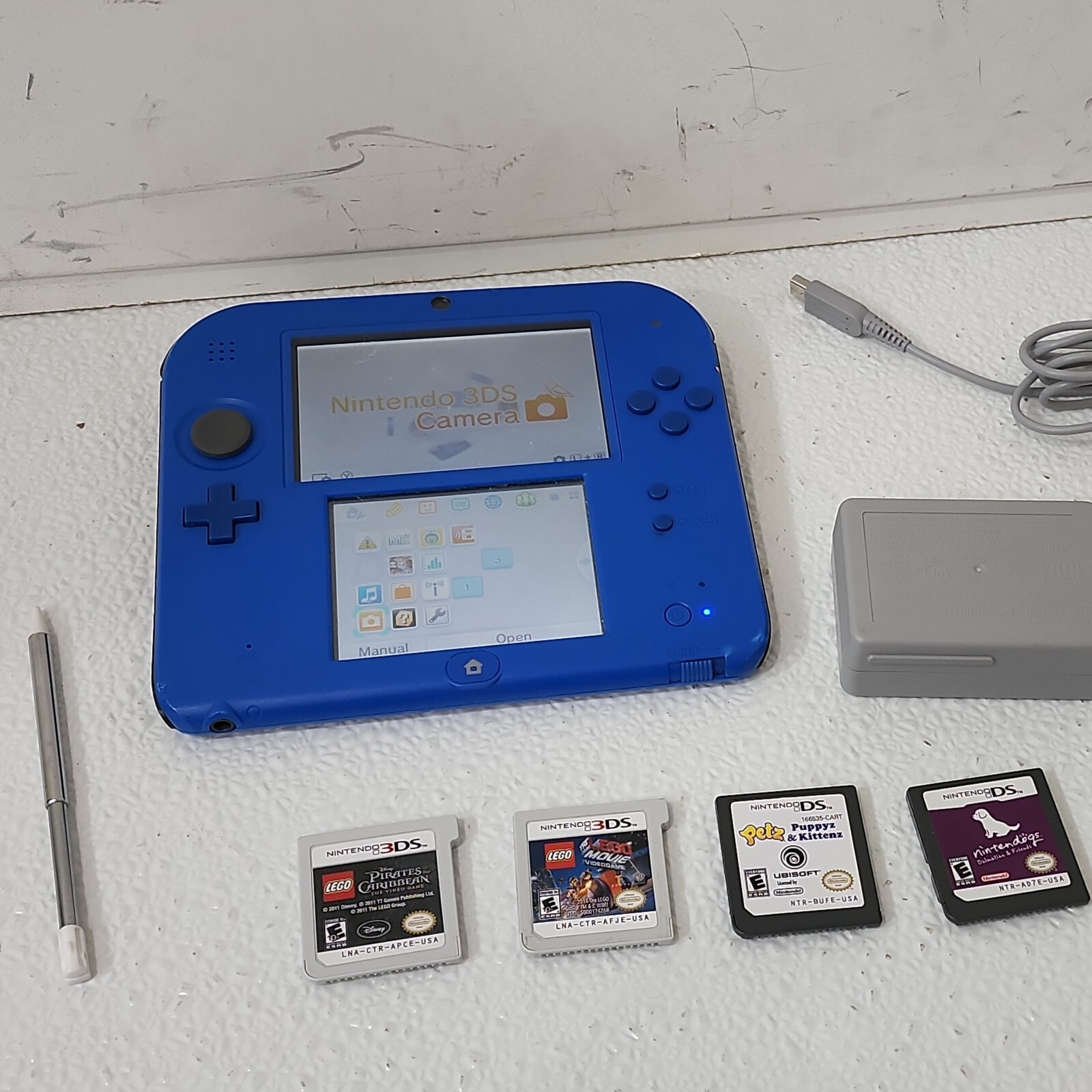 Nintendo 2DS Handheld Console Black/Blue Bundle +Charger, Stylus, 4 Games TESTED
