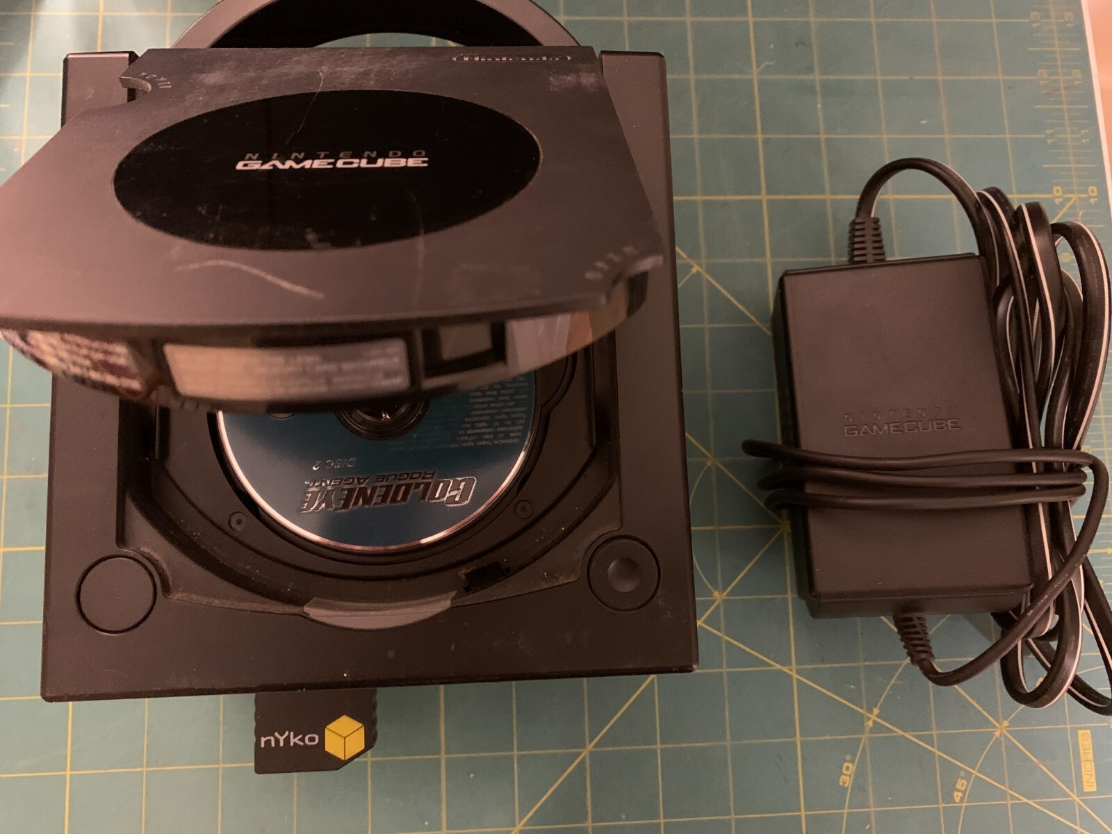 Nintendo GameCube Console DOL-001 US/Canada Black w/ Goldeneye