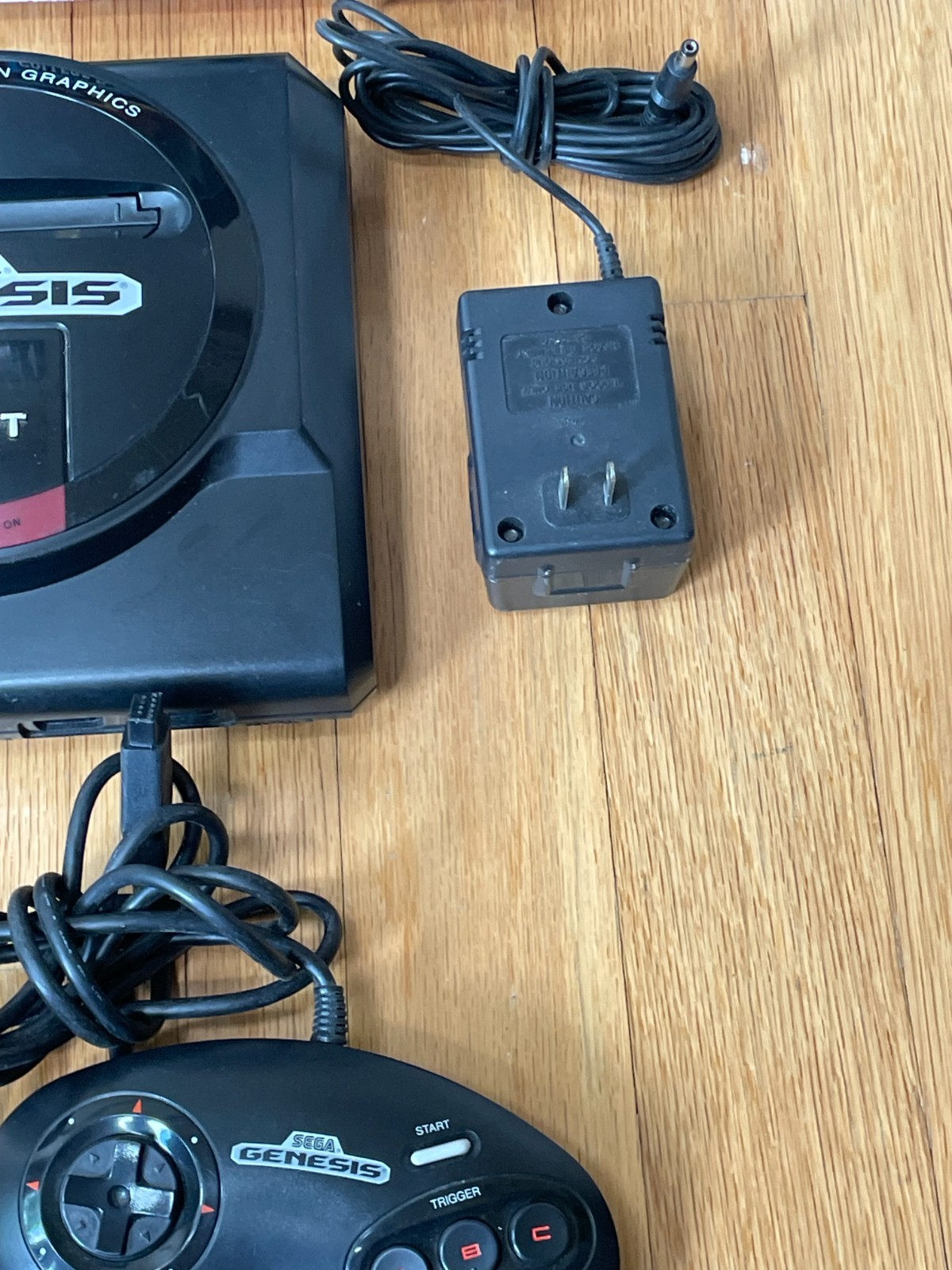 SEGA GENESIS 16 BIT MODEL 1 CONSOLE 2 CONTROLLERS IN MODEL 2 BOX TESTED & WORKS