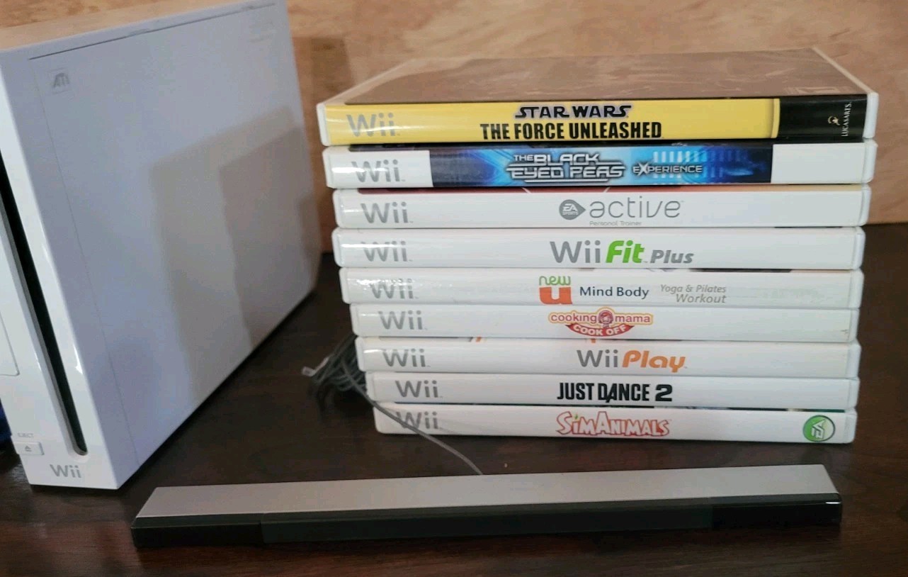 Wii Console Lot – 2 New Motion Plus Controllers – 4 Nunchucks – 9 Games – Works!