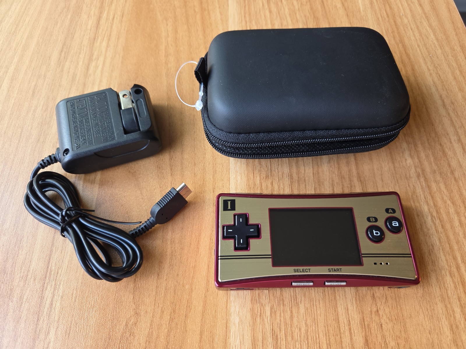 Nintendo Game Boy Micro 20th Anniversary Edition Famicom W/charger