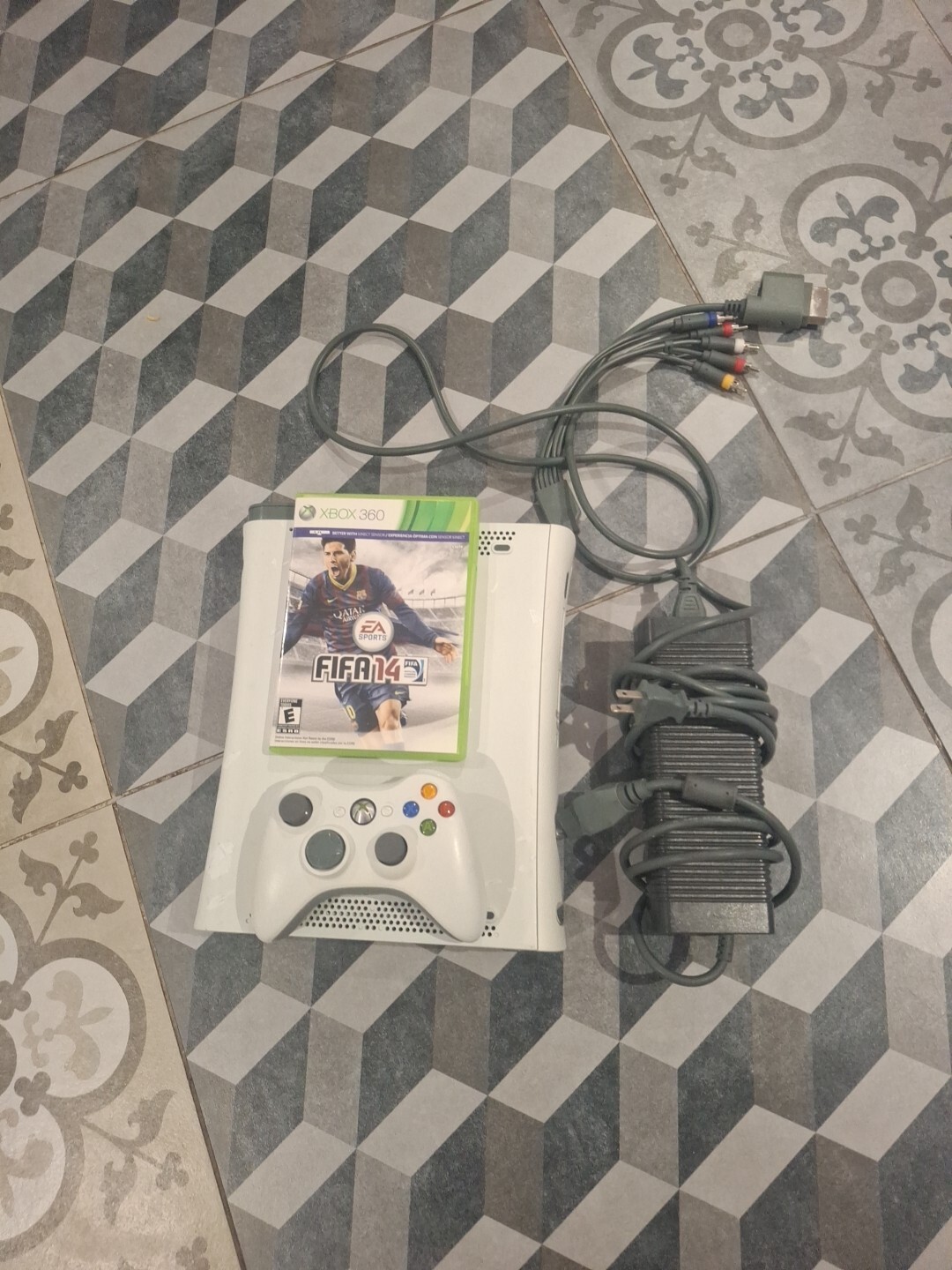 Microsoft XBox 360 Pro 4GB 2K6 Bundle – White