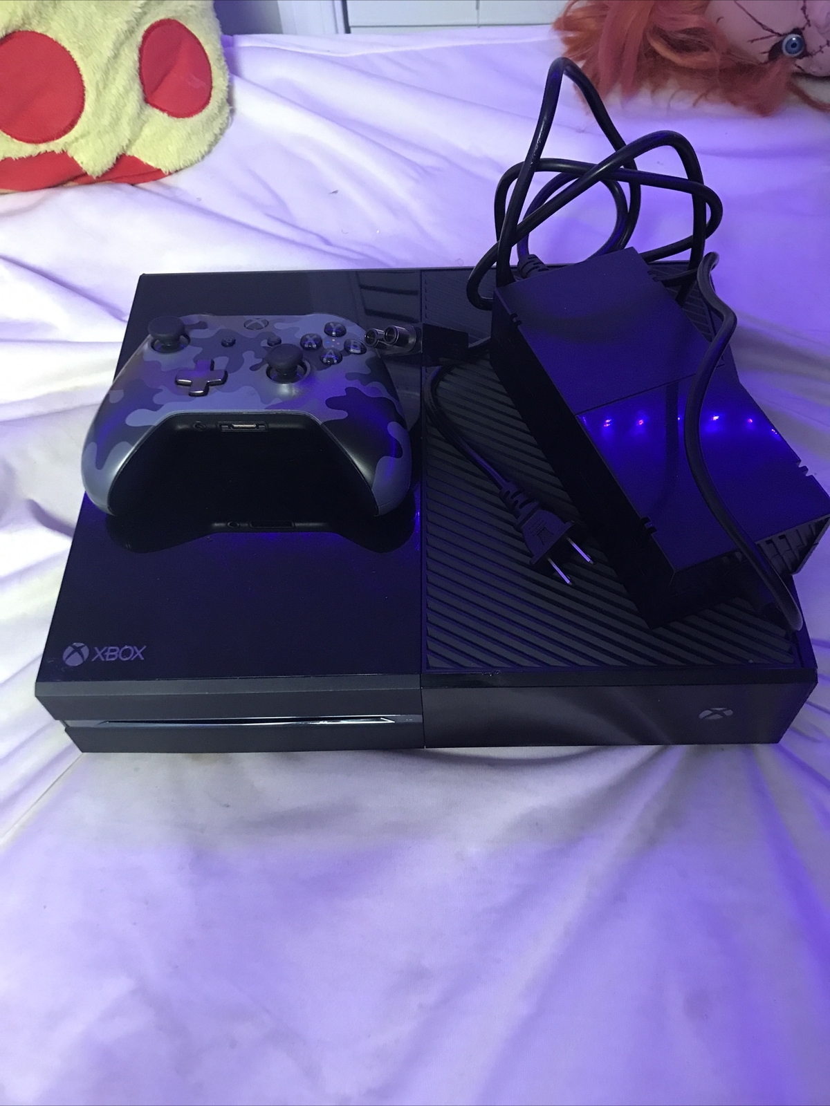 Xbox One (1540) Fully Working, Minor Scratches.