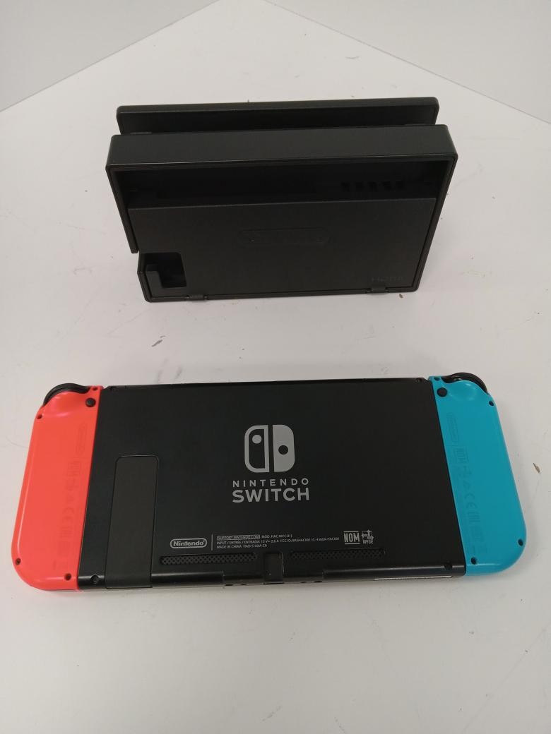NINTENDO SWITCH HANDHELD – HAC-001 (P10021551)