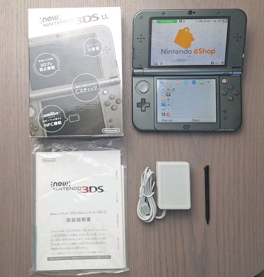New Nintendo 3DS XL Metallic Black | Charger 32GB SD Card | REGION FREE CIB