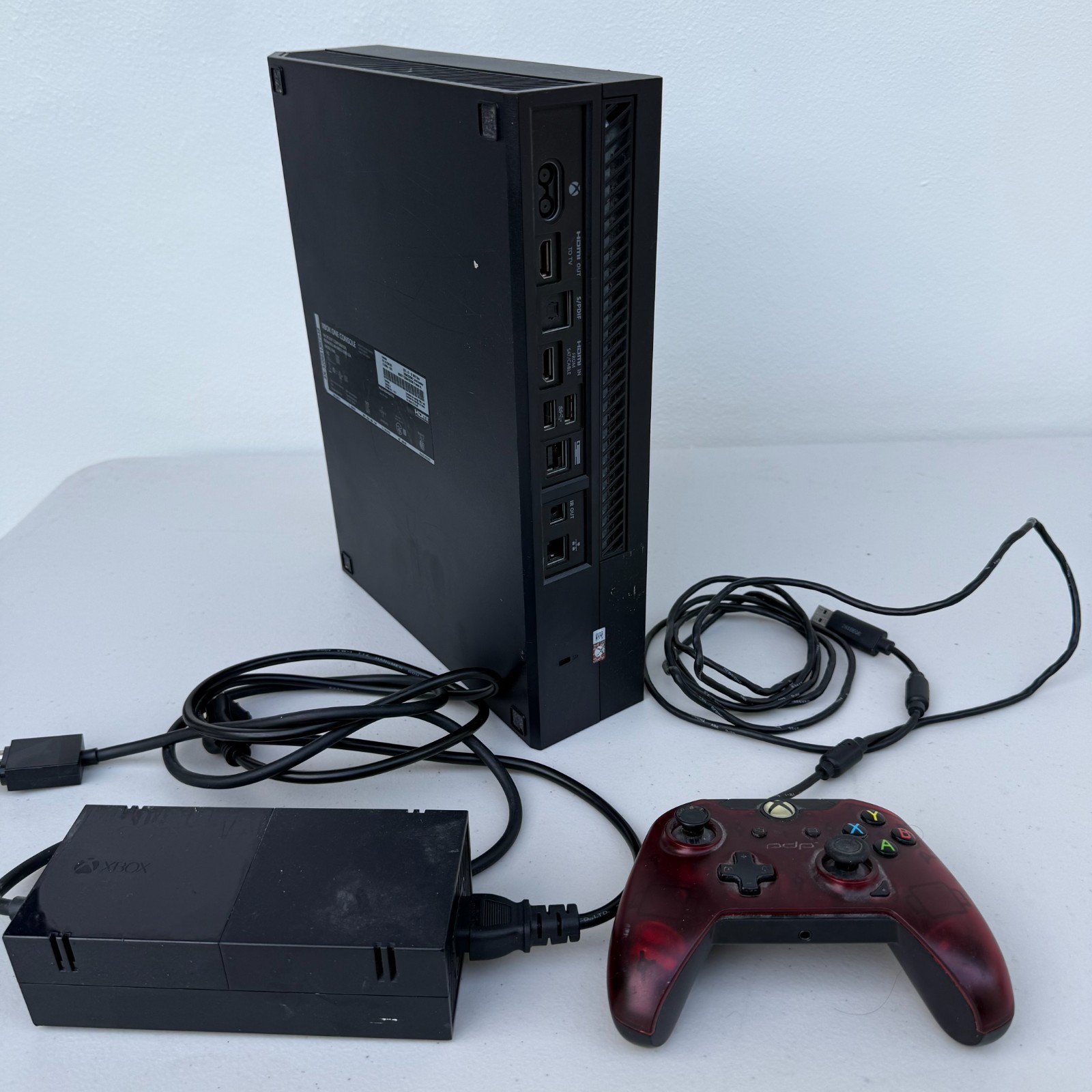 Xbox One 500GB Original Console Model 1540 / 1520 with Kinect Camera