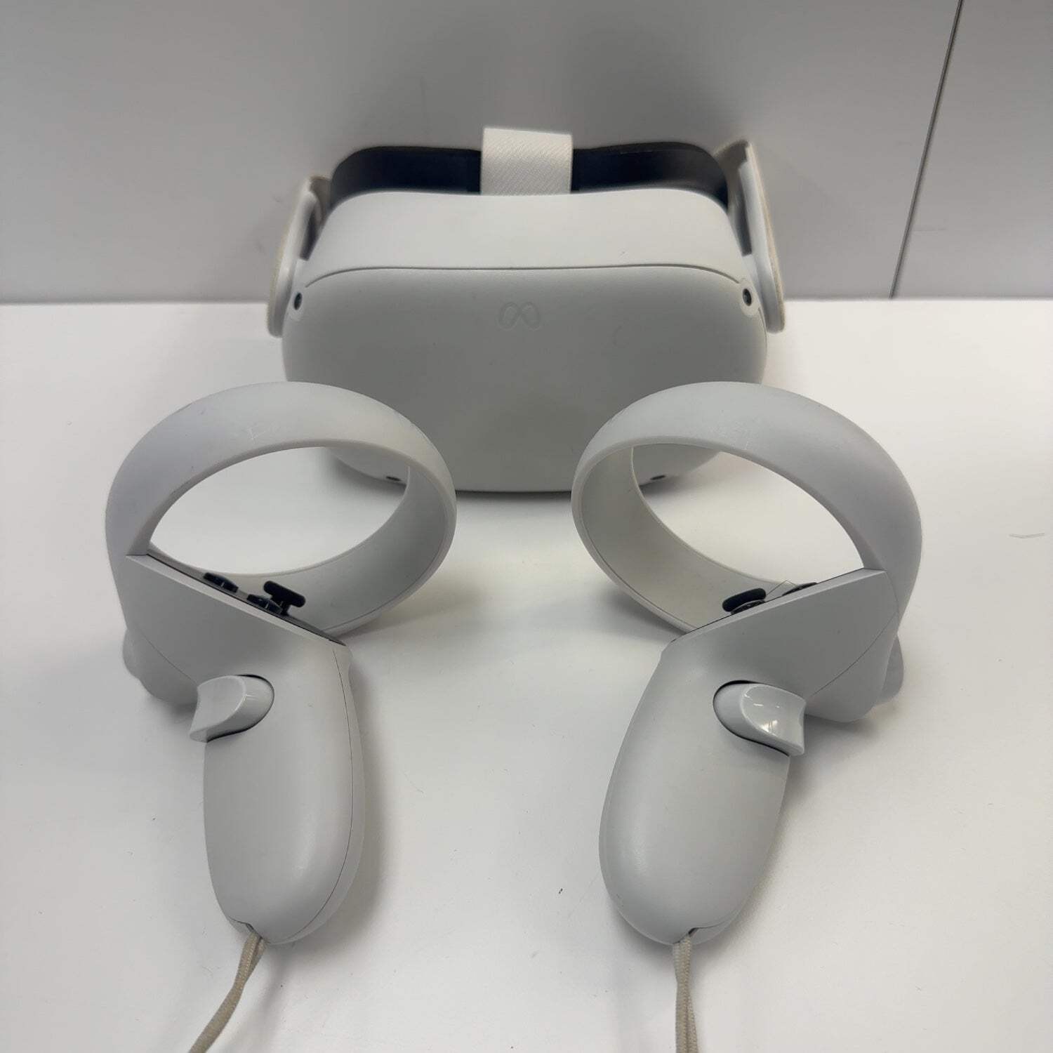 Meta Quest 2 128GB Standalone All-in-One VR Headset KW49CM