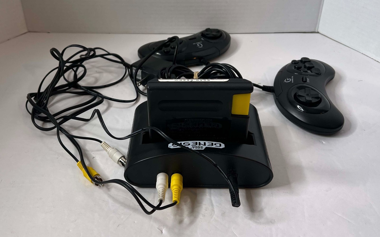 Sega Genesis Classic Console w 2 Controllers Cables & 80 games Road Rash AtGames