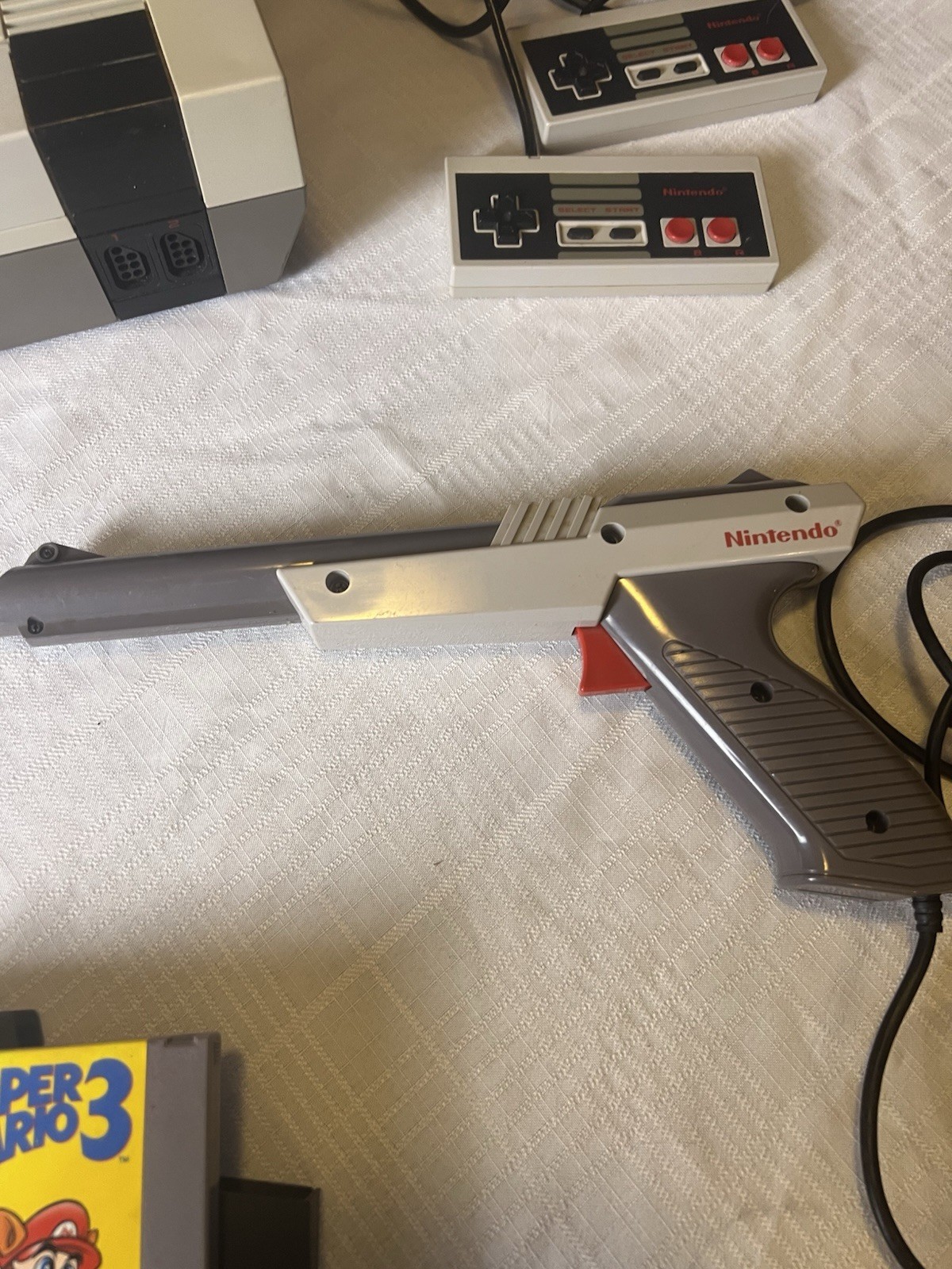 Nintendo NES-001 Console Bundle 2 Controllers Zapper Super Mario Bros 3 Tested