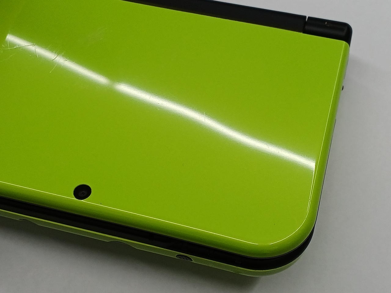 New Nintendo 3DS XL (LL) RED-001 with Stylus Portable Console A3410