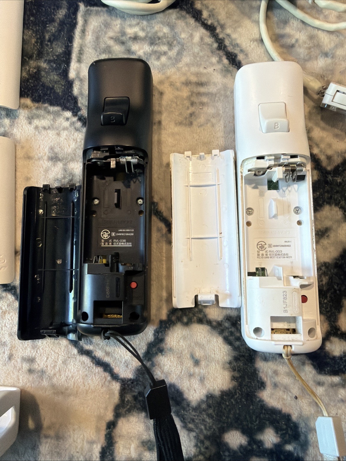 Nintendo Wii console bundle Controllers 14 Games And Various Cords (Not Tested)