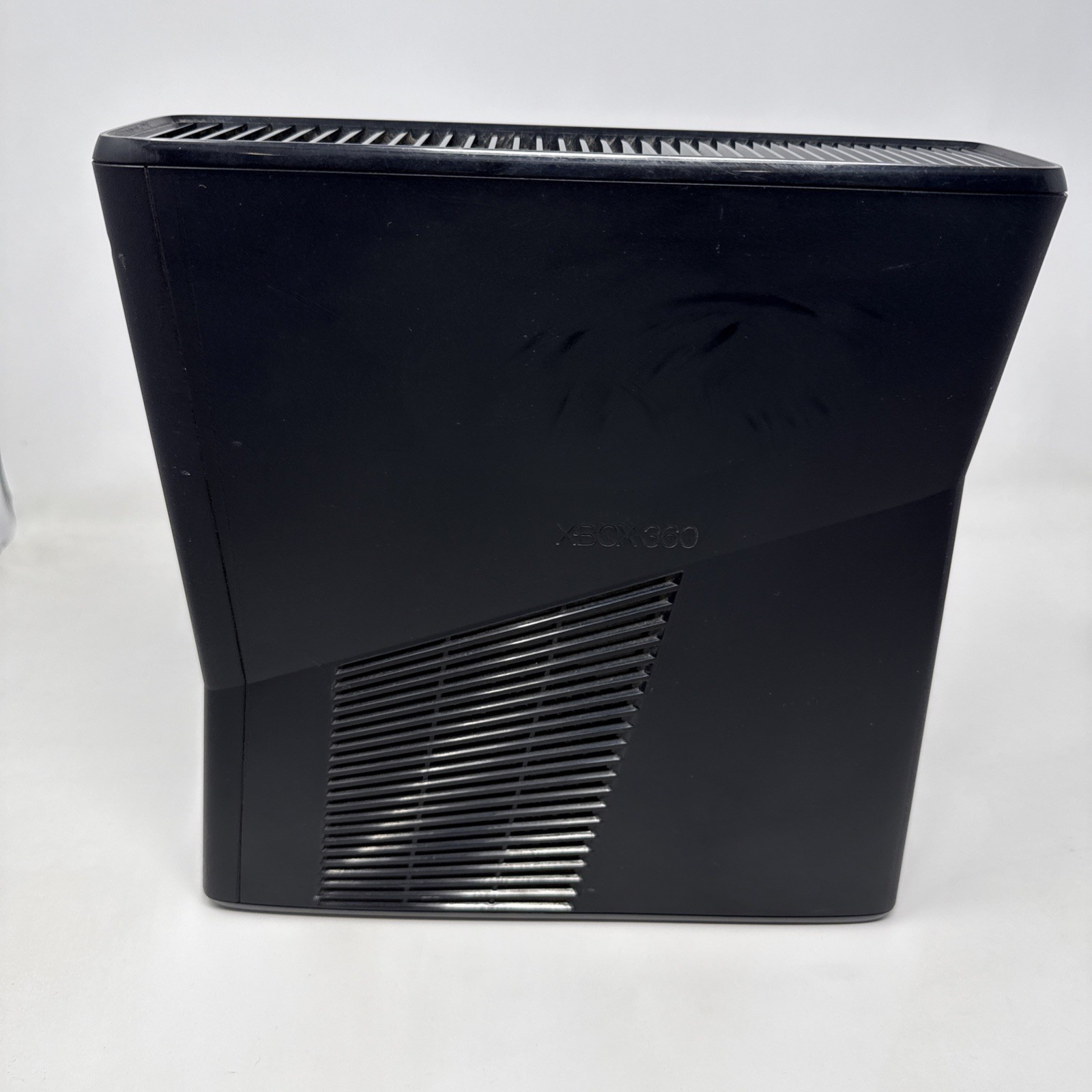 MICROSOFT XBOX 360S – 500GB – 1439 – Controller, Cables, 2 Games Tested Works