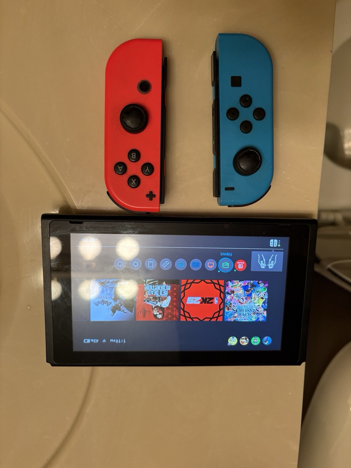 Nintendo Switch Console (Handheld Only) – Works Great
