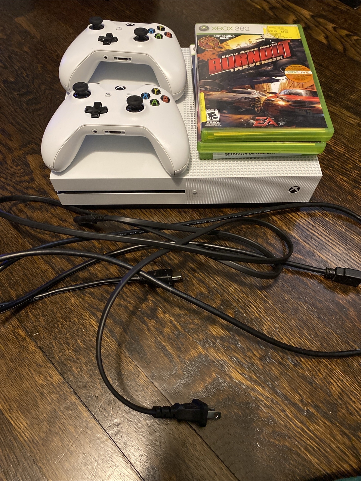 Xbox One S 1TB- 2 CONTROLLERS, 2 GAMES AND CABLES INCLUDED