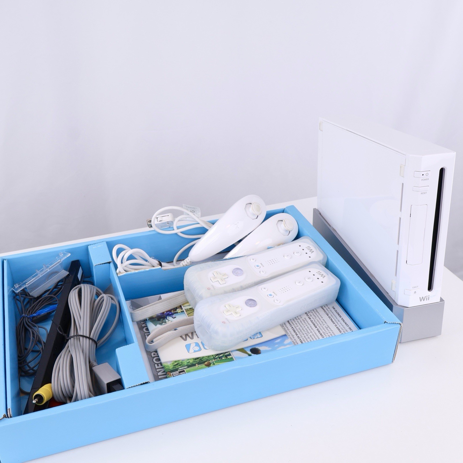 Nintendo Wii Console Bundle RVL-001 Wii Sports 2 Controllers Nunchuks Tested