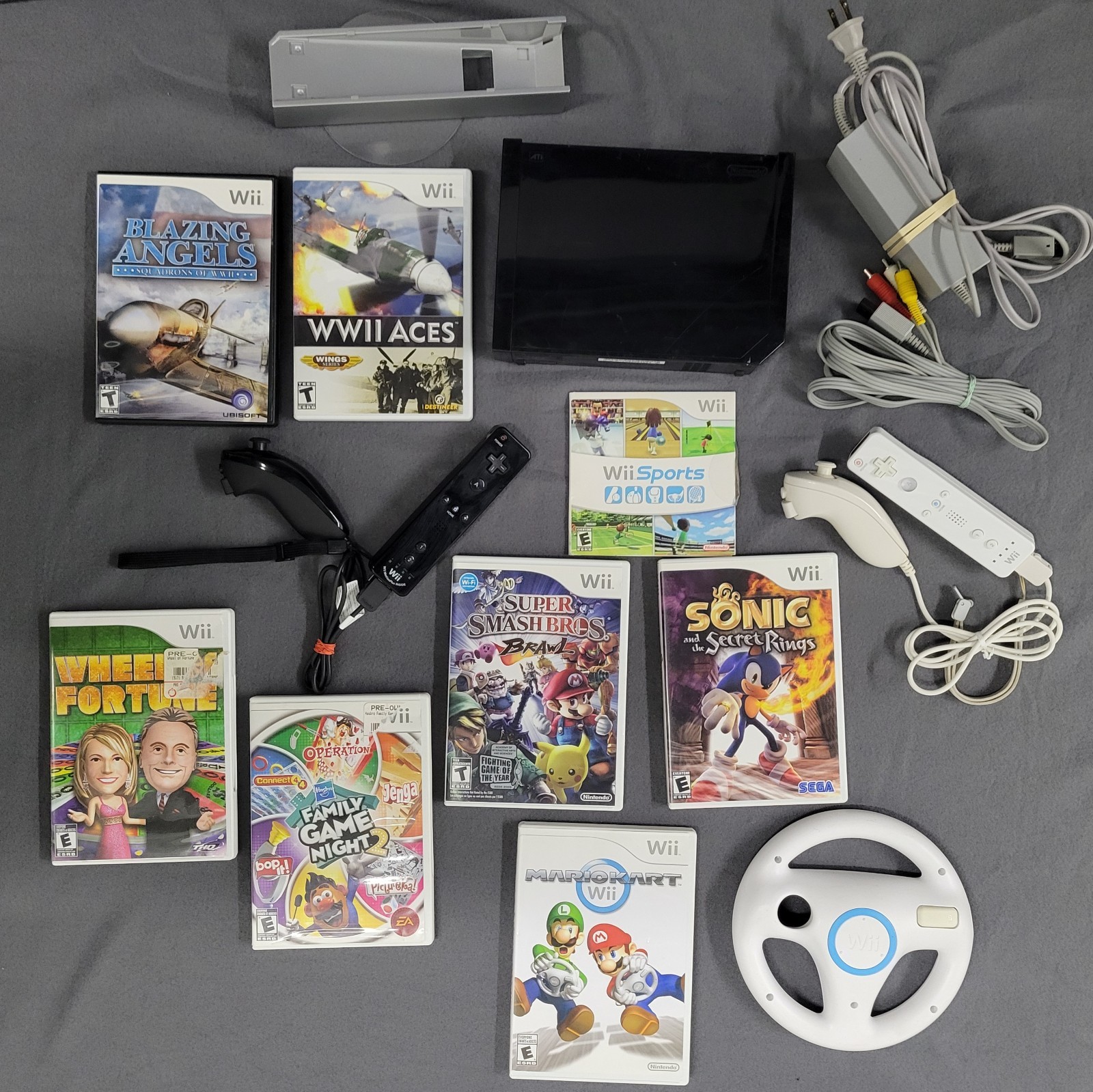 Nintendo Wii Black Console Bundle with Games and Cords Model RVL-001 Tested