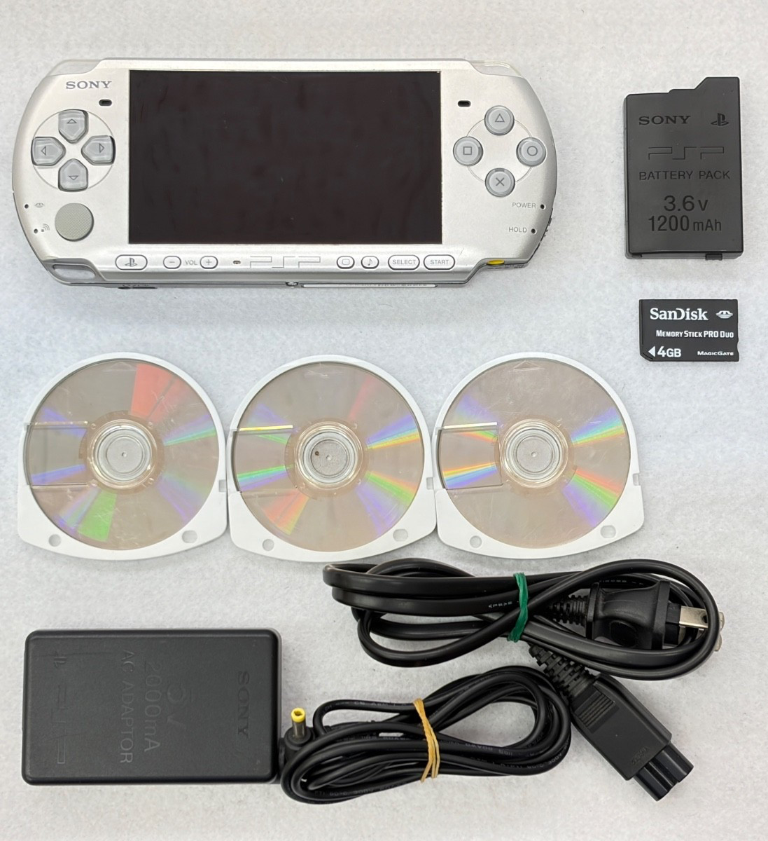 TESTED SONY PSP 3000 SILVER Console + Charger + battery + 3 game Region free 2GB