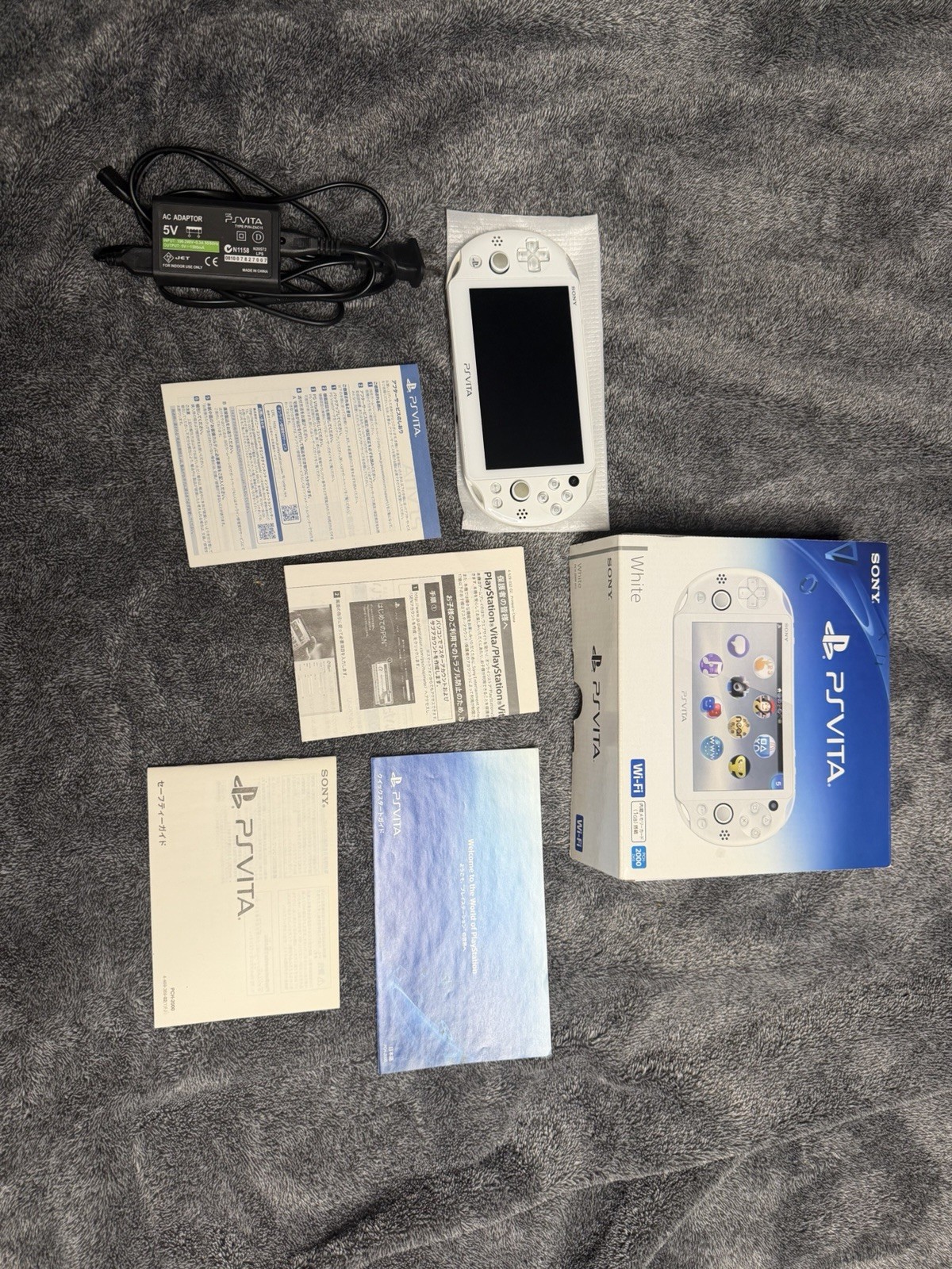 Sony PS Vita PCH-2000 ZA12 White Handheld System Wi-Fi 1GB NTSC-J CIB