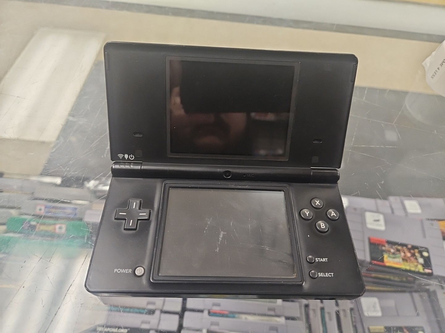 Nintendo DSi Black Handheld System – Right Button Not Working