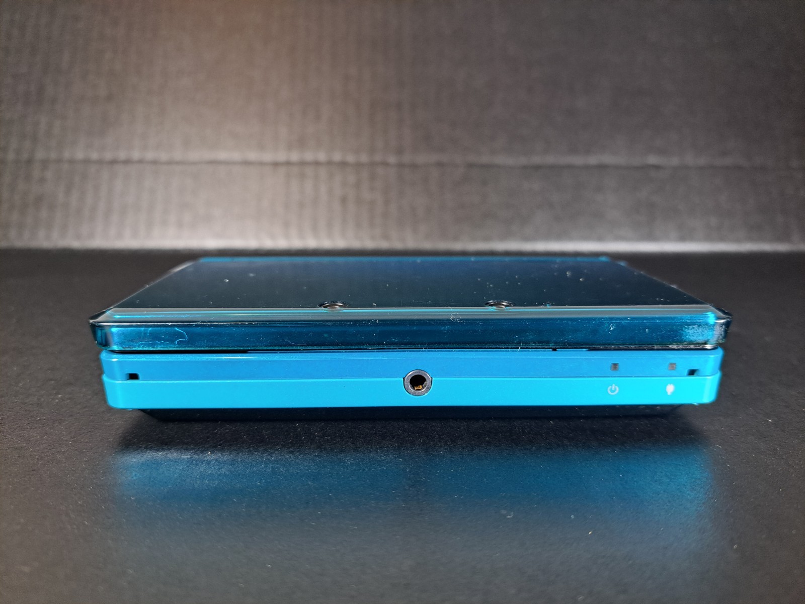 Nintendo 3DS Aqua Blue Handheld Console 3D Technology w/ Nyko Powerpak & 4GB SD