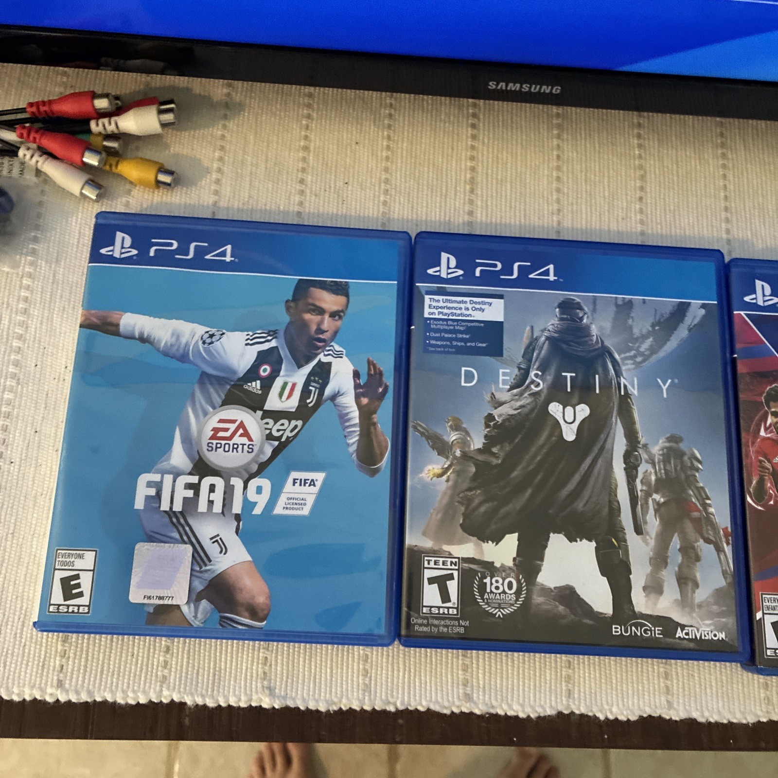 Sony PlayStation 4 500GB Console Bundle in Original Box w/ 2 Controllers & 4 Gam