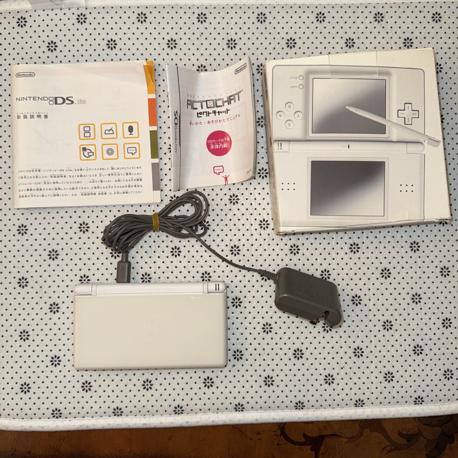 Nintendo DS Lite Handheld Console – Polar White