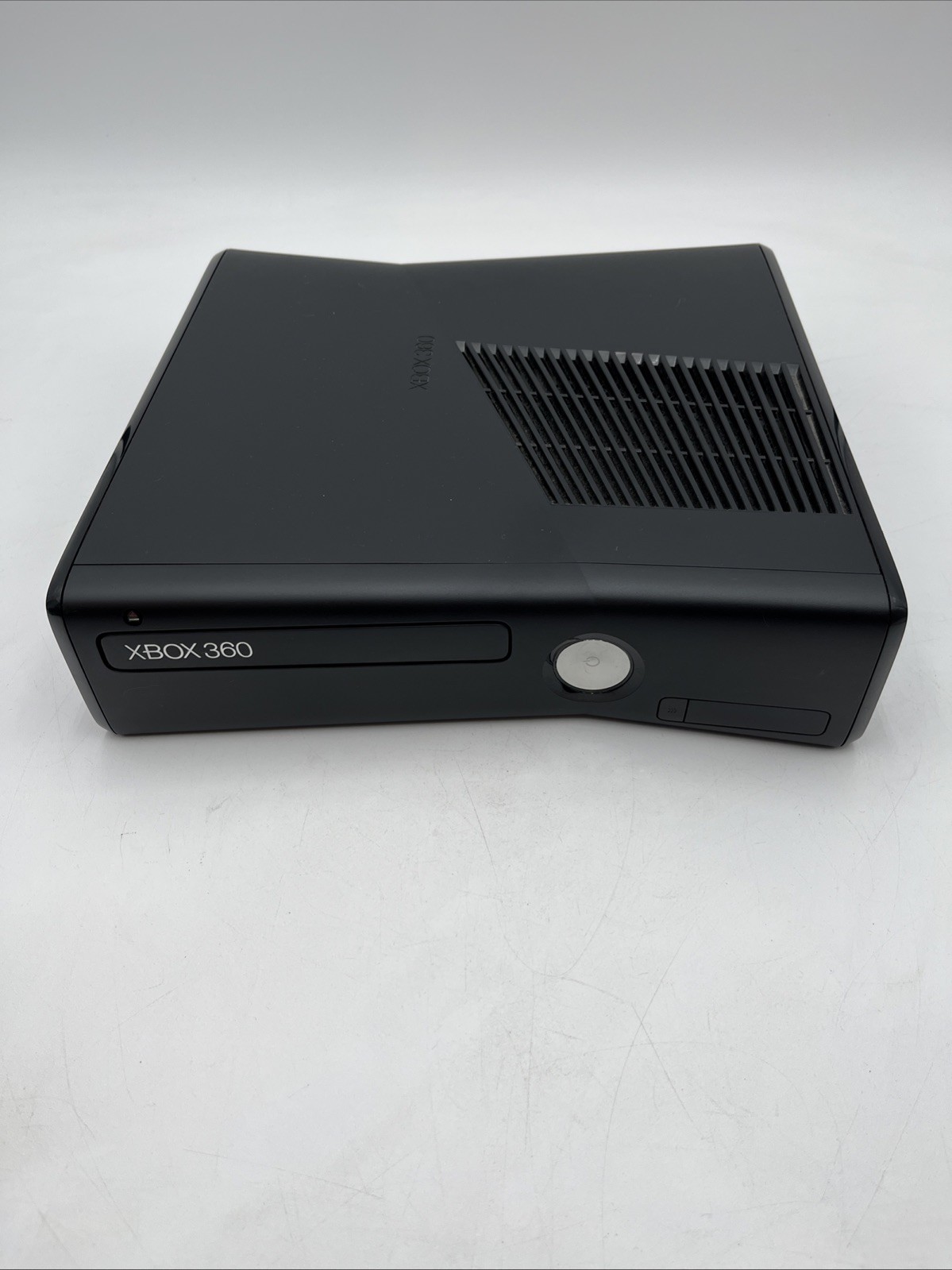 Xbox 360 S Slim Bundle 1439 Console w 2 Controllers Power AV & Sega Tennis Works