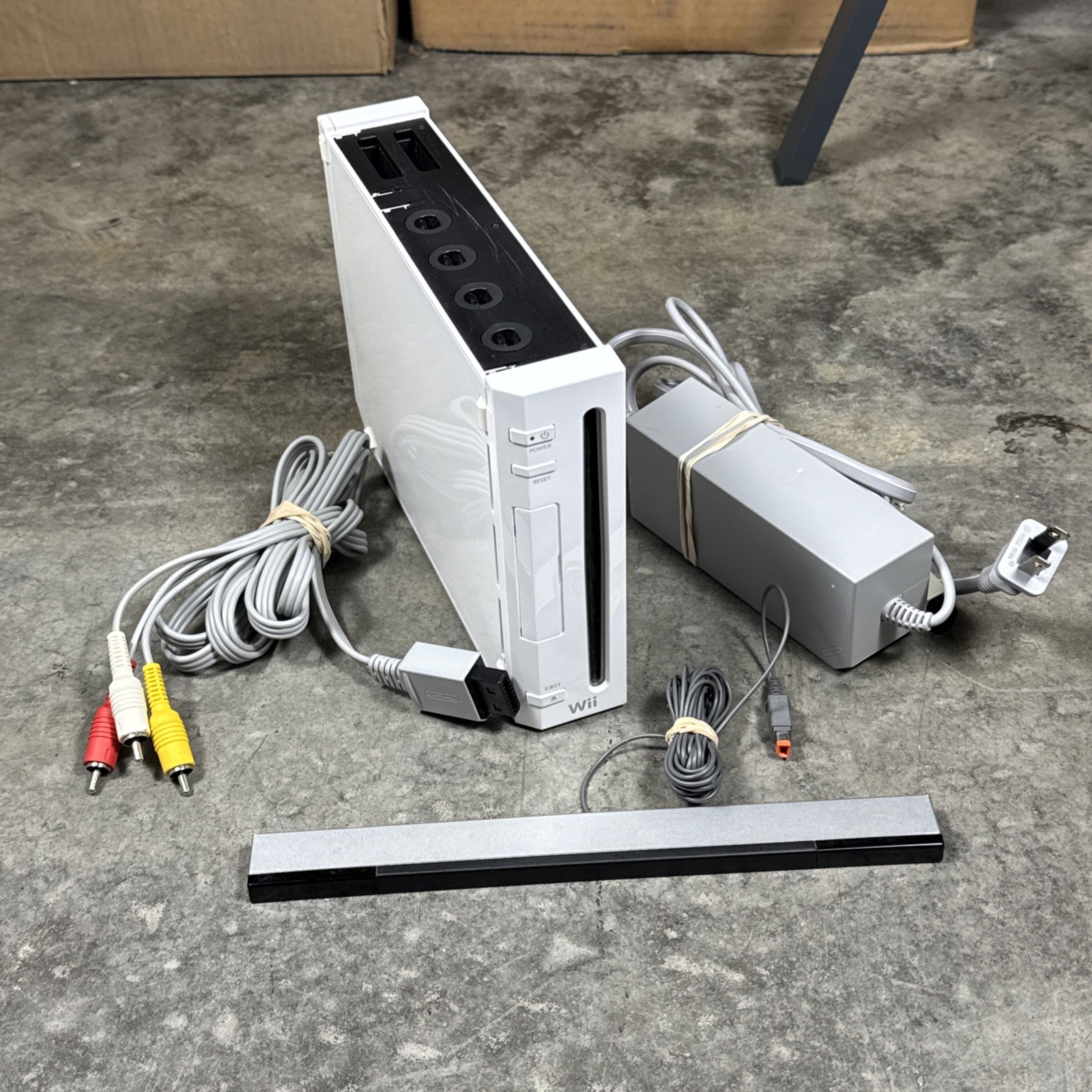 Nintendo Wii Backwards GameCube Compatible Console (RVL-001) + OEM Cables Tested