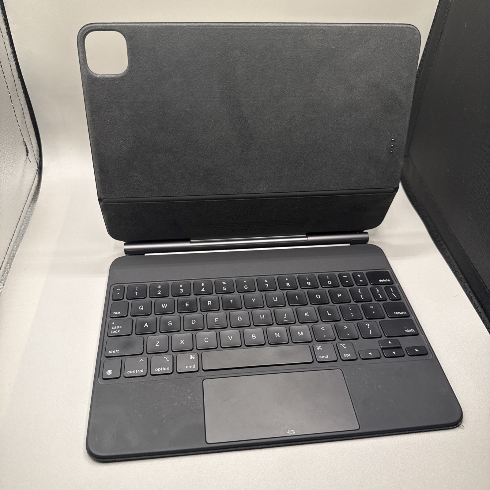 Apple Magic Keyboard for Apple iPad Pro 11 inch – 1/2/3/4th Gen – Black