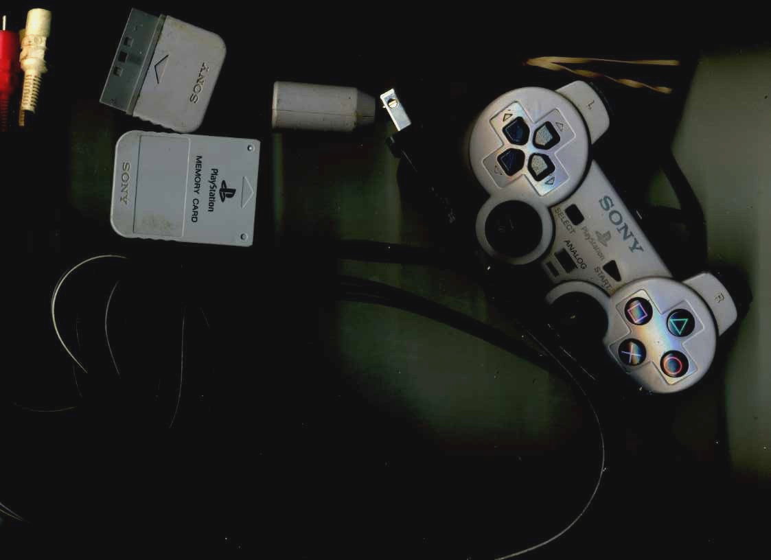 PLAYSTATION 1+REMOTE+MEMORY CARD+CORDS VINTAGE VIDEO GAME CONSOLE UNTESTED#577