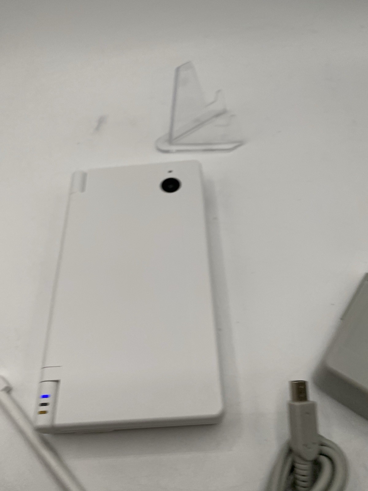 Nintendo DSi White Console Bundle w/ Charger & 16GB SD Card