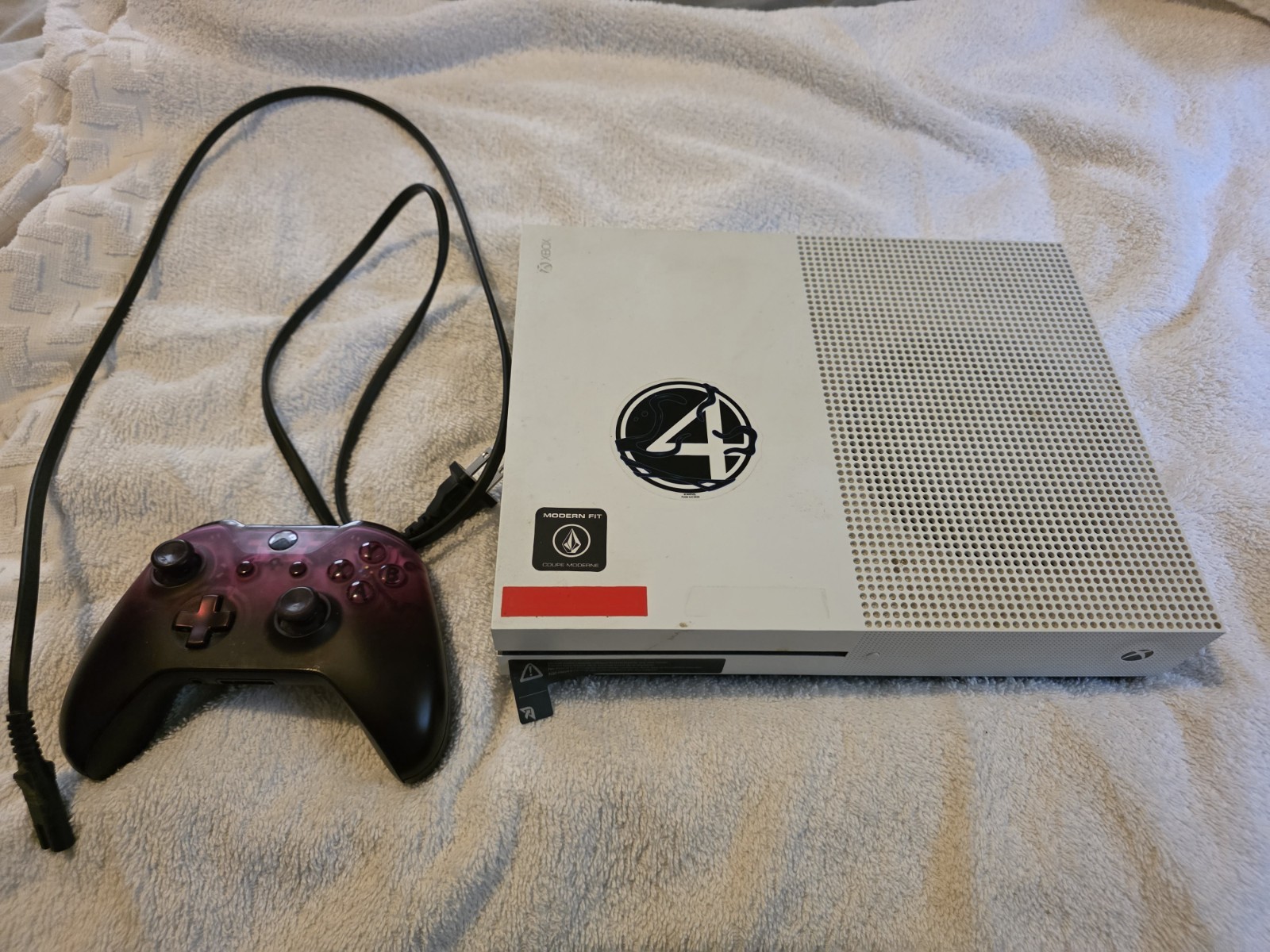 Microsoft Xbox One S Video Game Console White Model 1681 with Controller