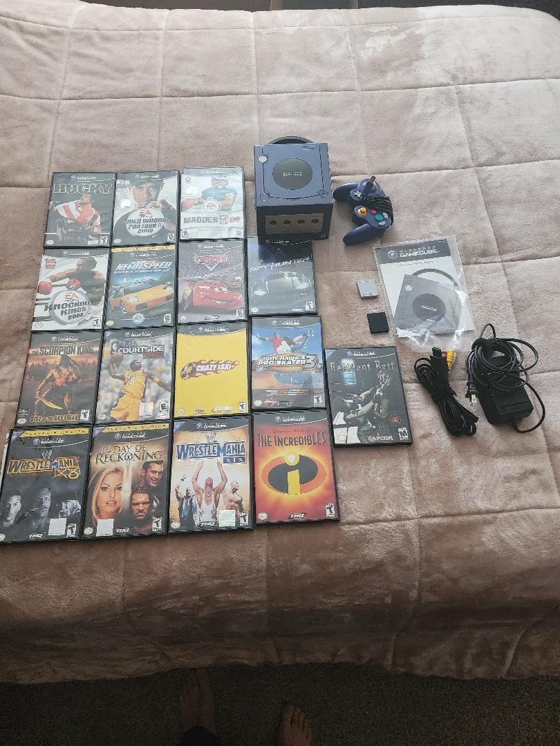 Nintendo GameCube Gaming System – Indigo with 16 games