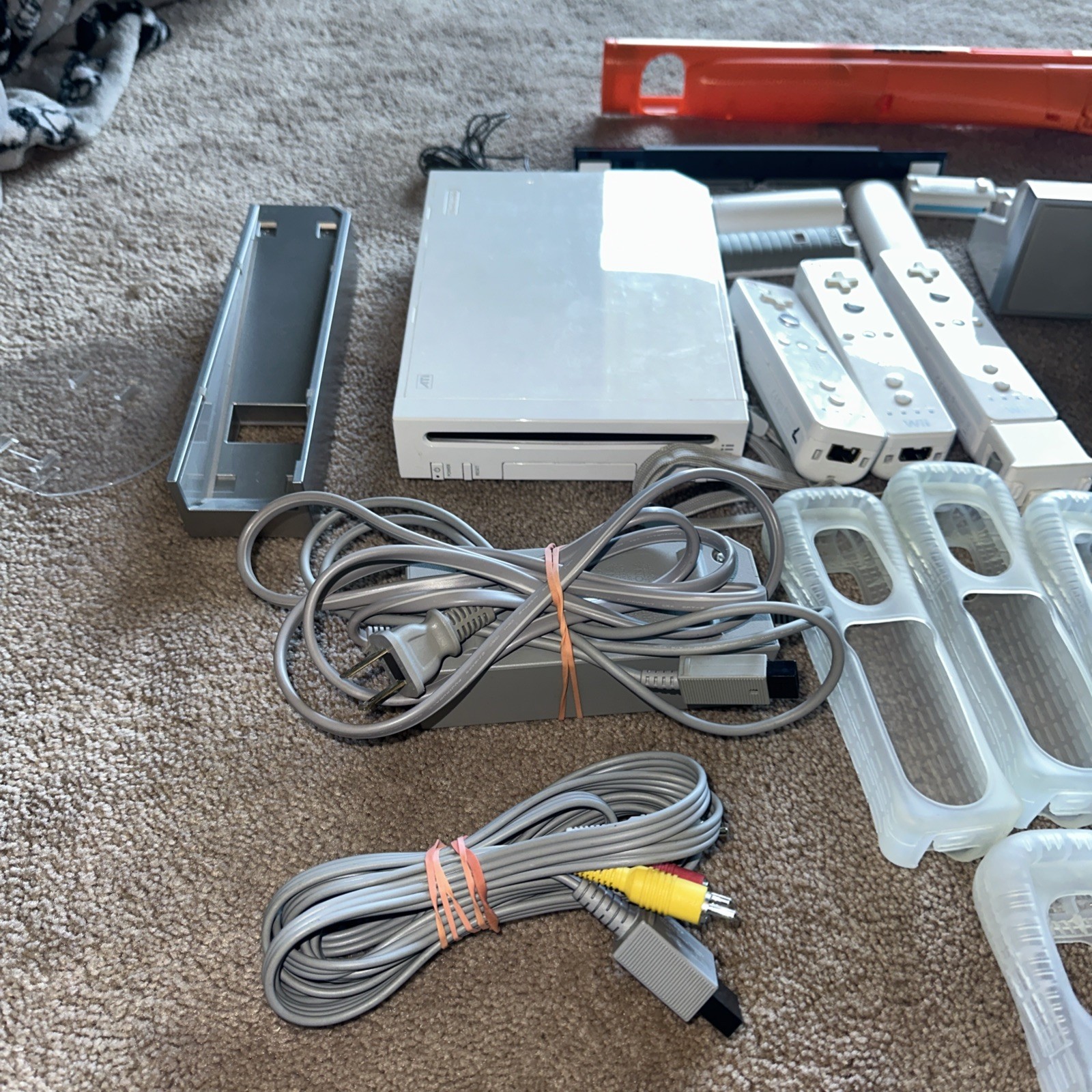 Nintendo Wii Console Bundle With 7 Games And Cabela’s Gun